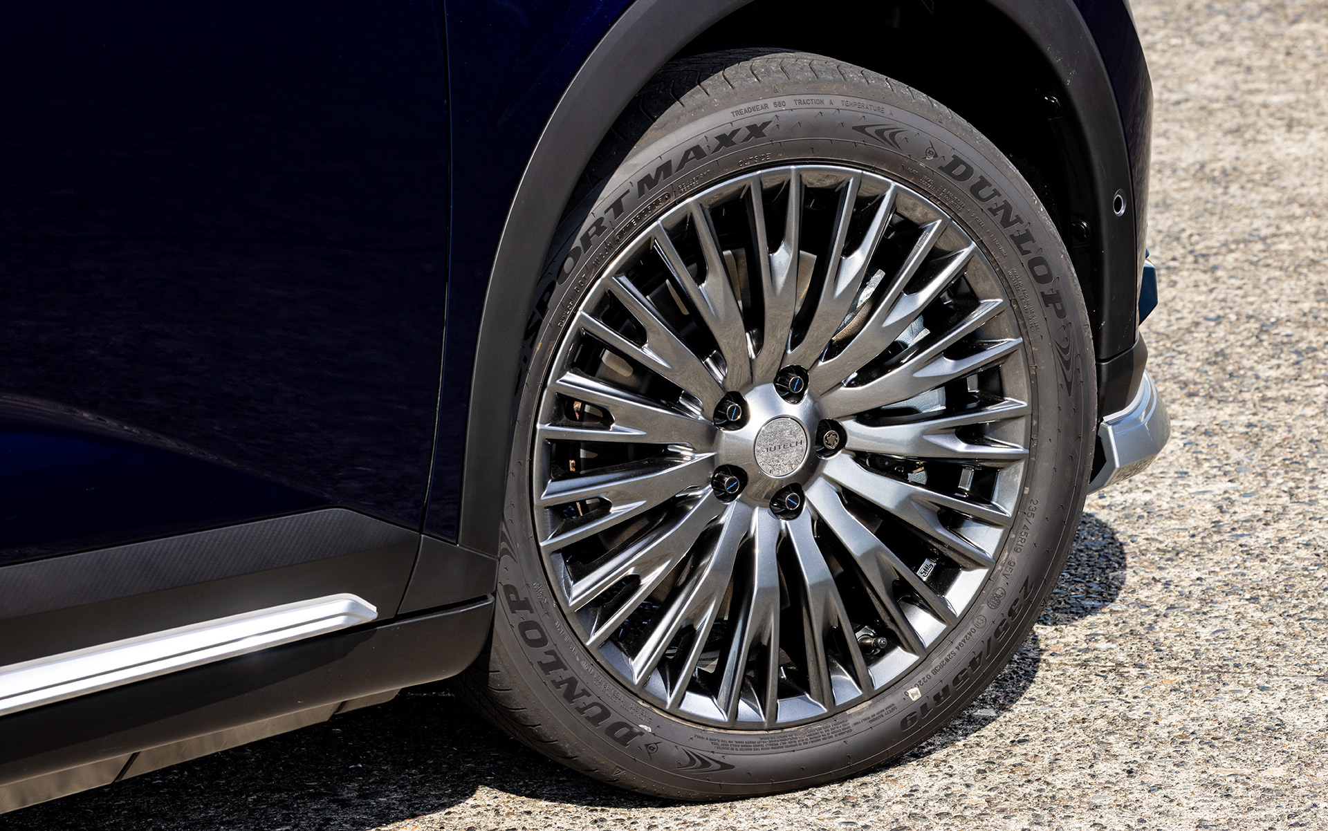 専用19インチアルミホイール