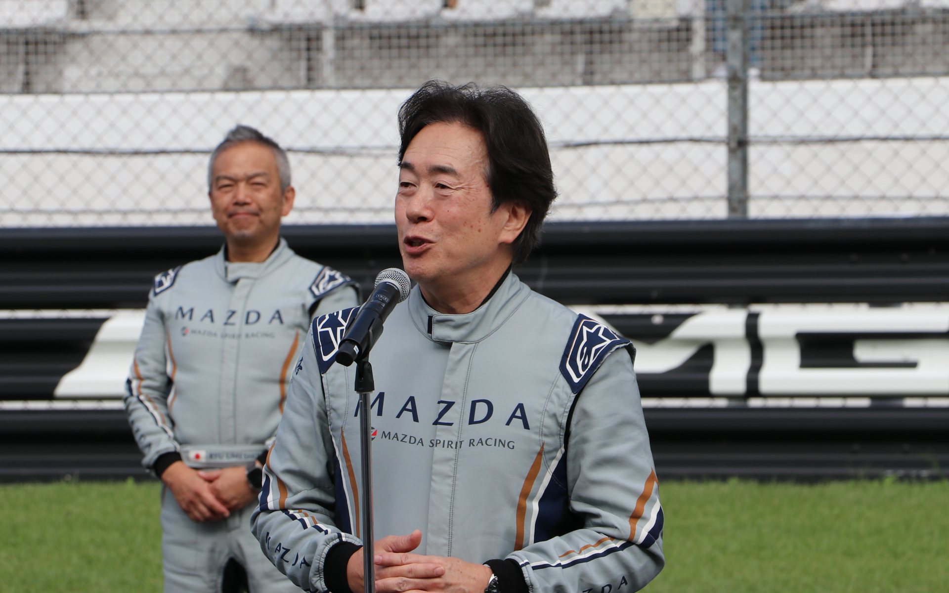 オープニングであいさつをするマツダ株式会社 代表取締役社長兼CEO 毛籠勝弘氏