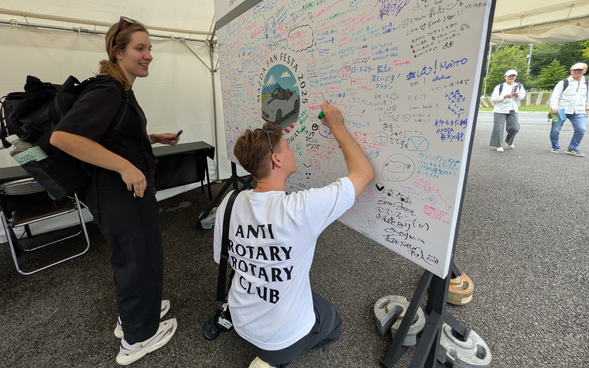 海外から参加していたマツダファンもメッセージボードに書き込んでいた