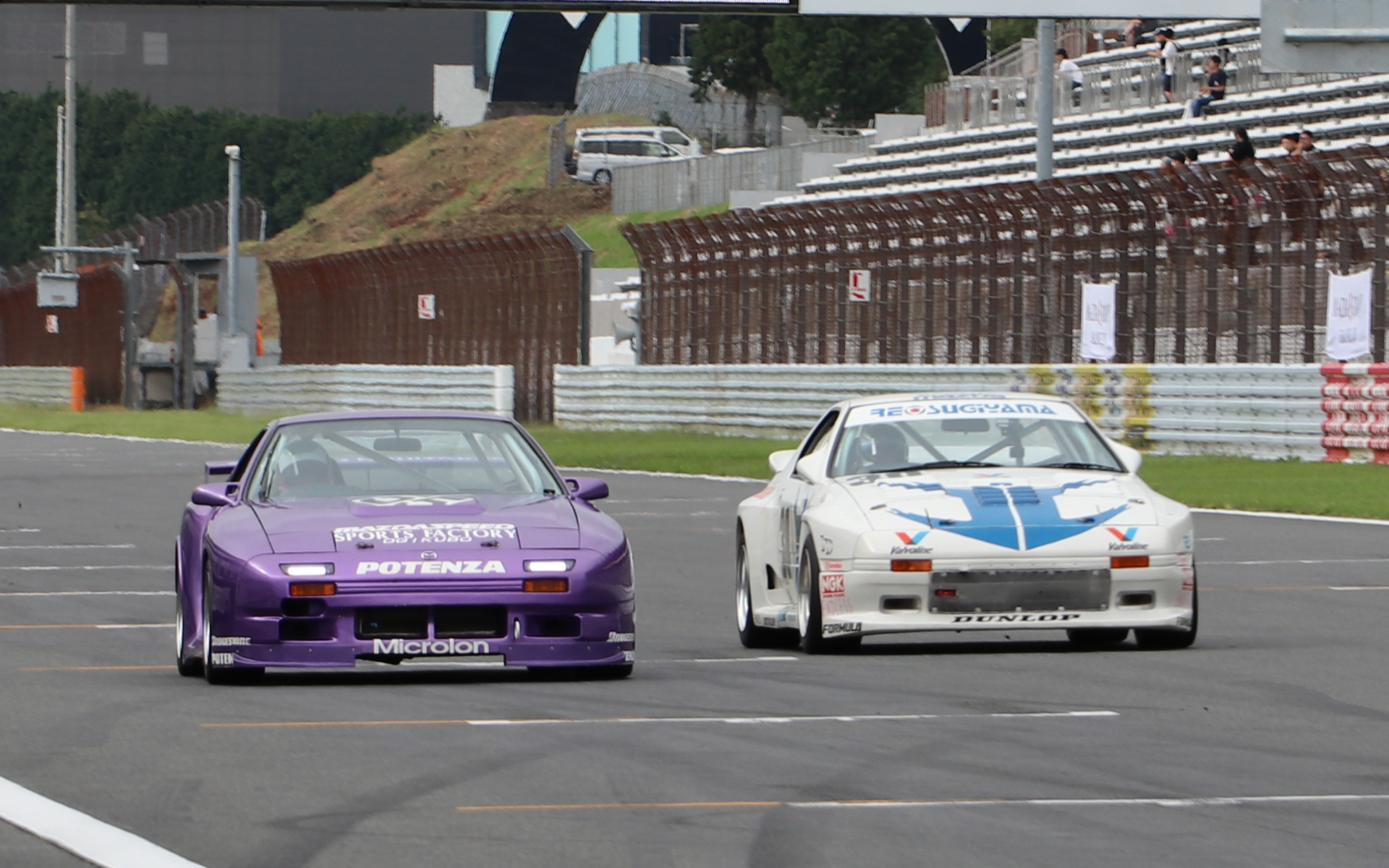 歴代のマツダレーシングカーが元気に走行した