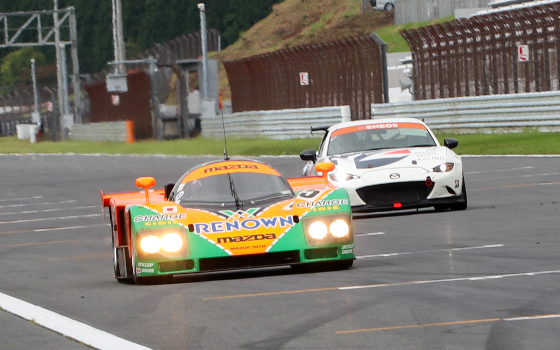 1991年のル・マン24時間レースでは、「787B」が日本車初の総合優勝を達成したのと同時に、レシプロ以外のエンジンが優勝したのも初めてとなる