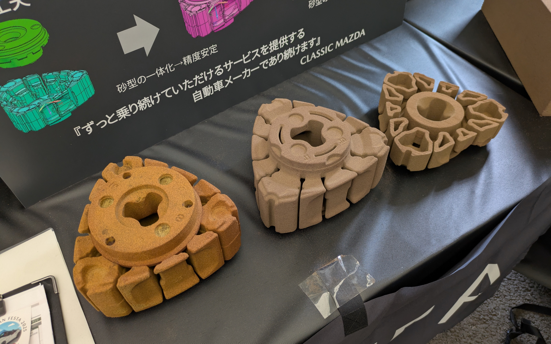 マツダではロータリーエンジンの補修パーツの供給を継続させるべく、ローターやローターハウジングの鋳物の金型を、「砂型3Dプリンター」を使って製造する方法を編み出している