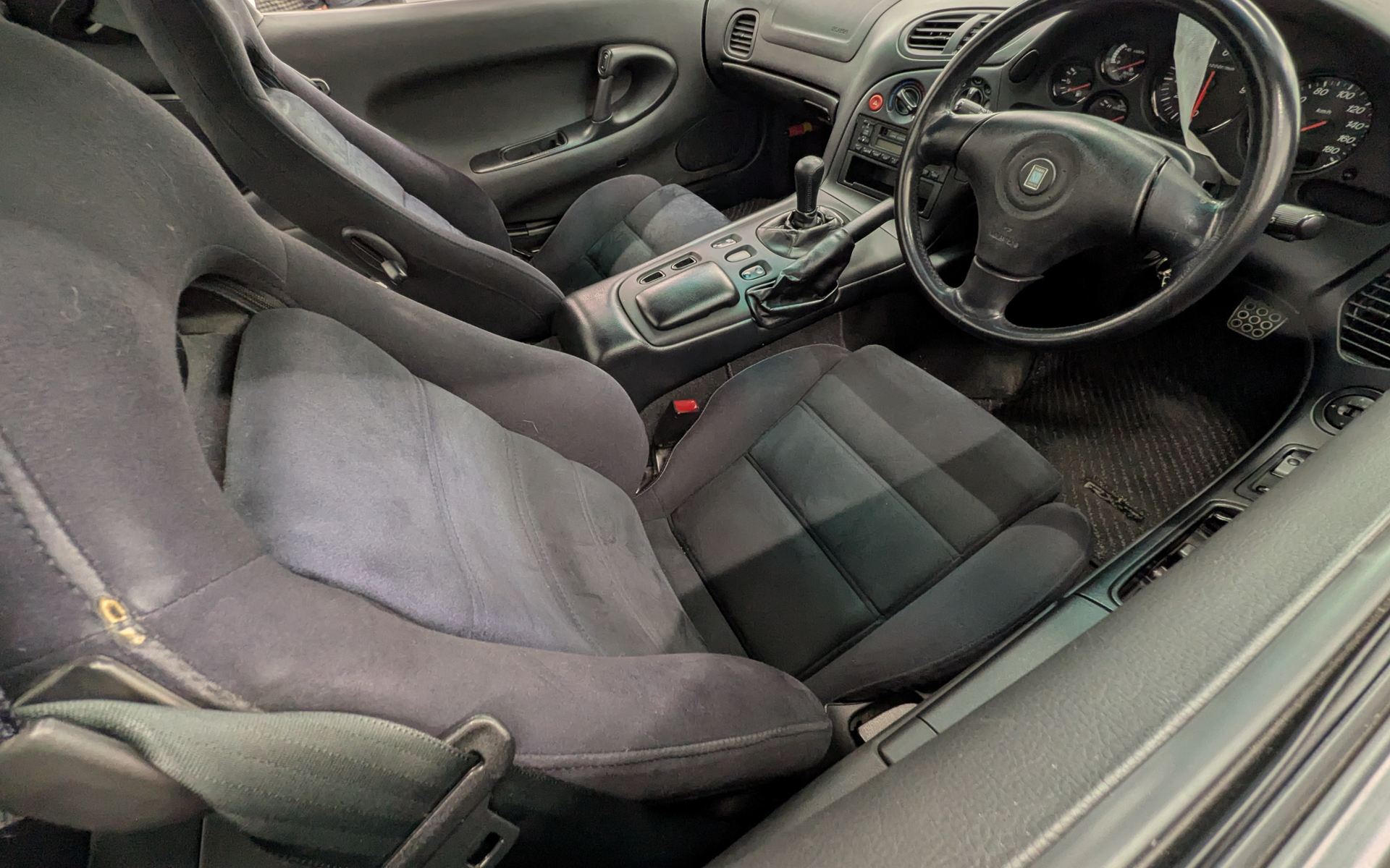 レストア中のRX-7