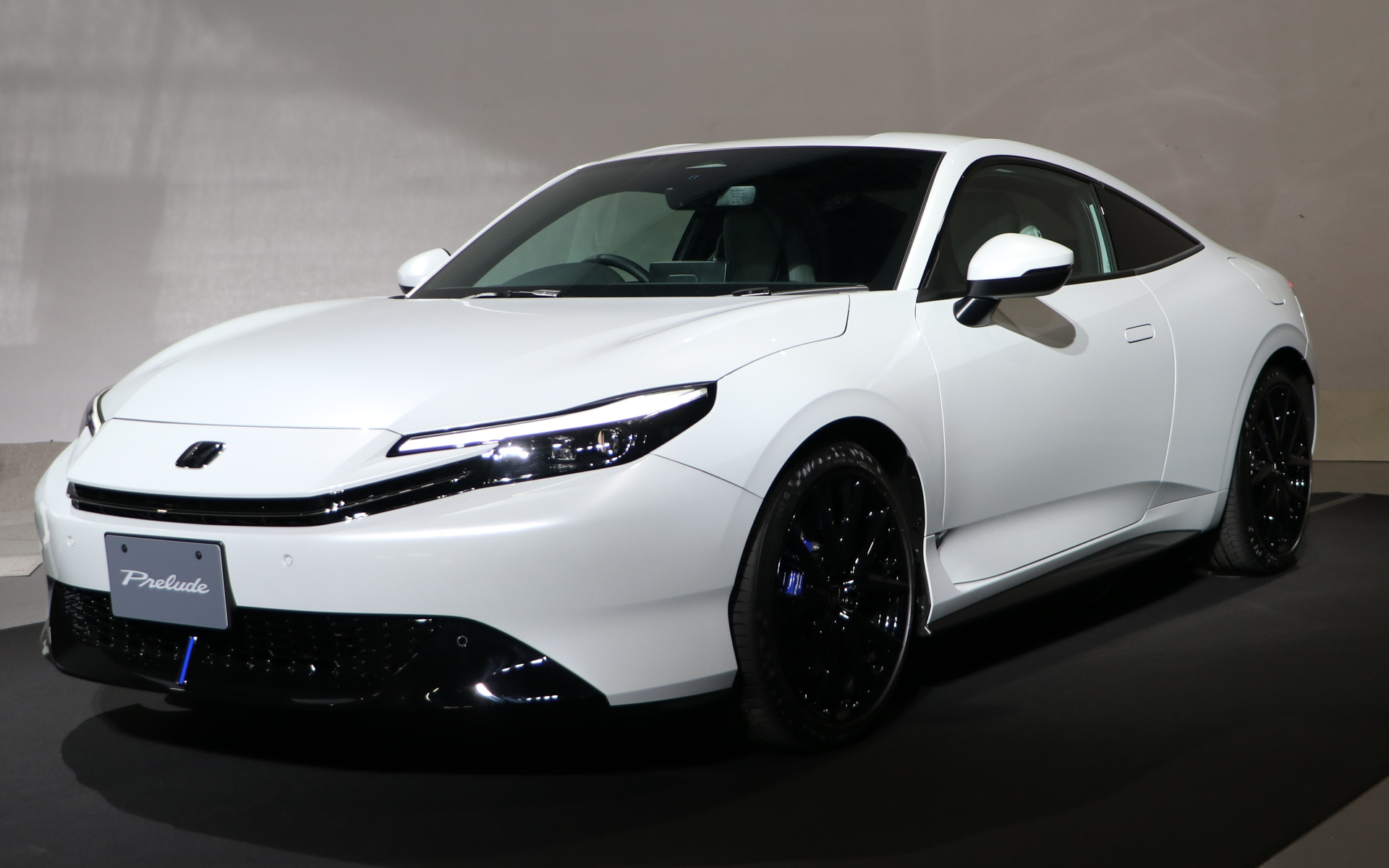 ボディカラーの1番人気は「ムーンリットホワイト・パール」