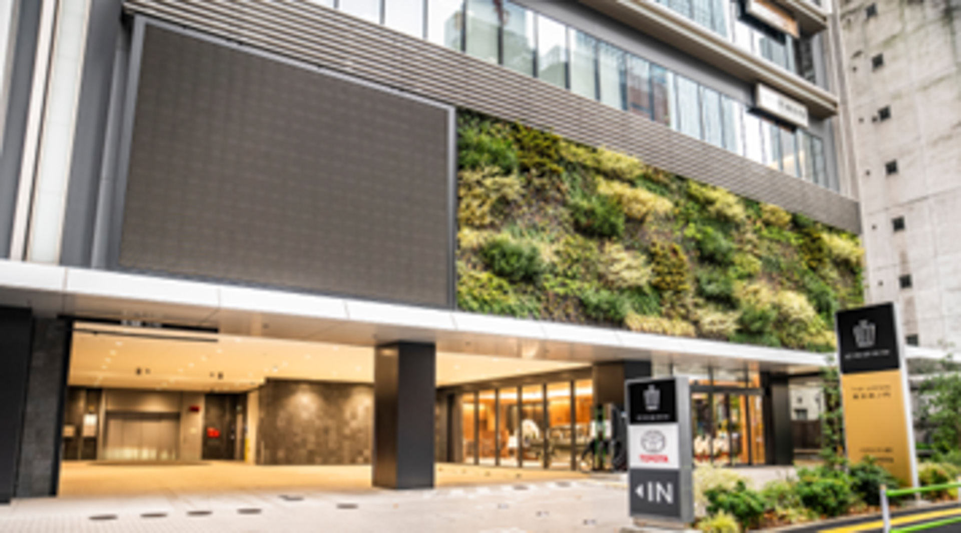 THE CROWN 東京虎ノ門