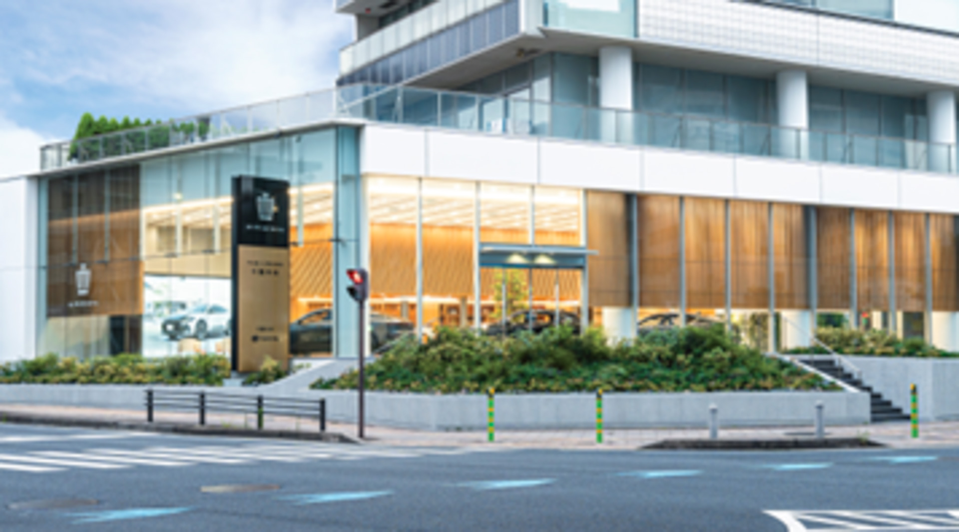 THE CROWN 千葉中央