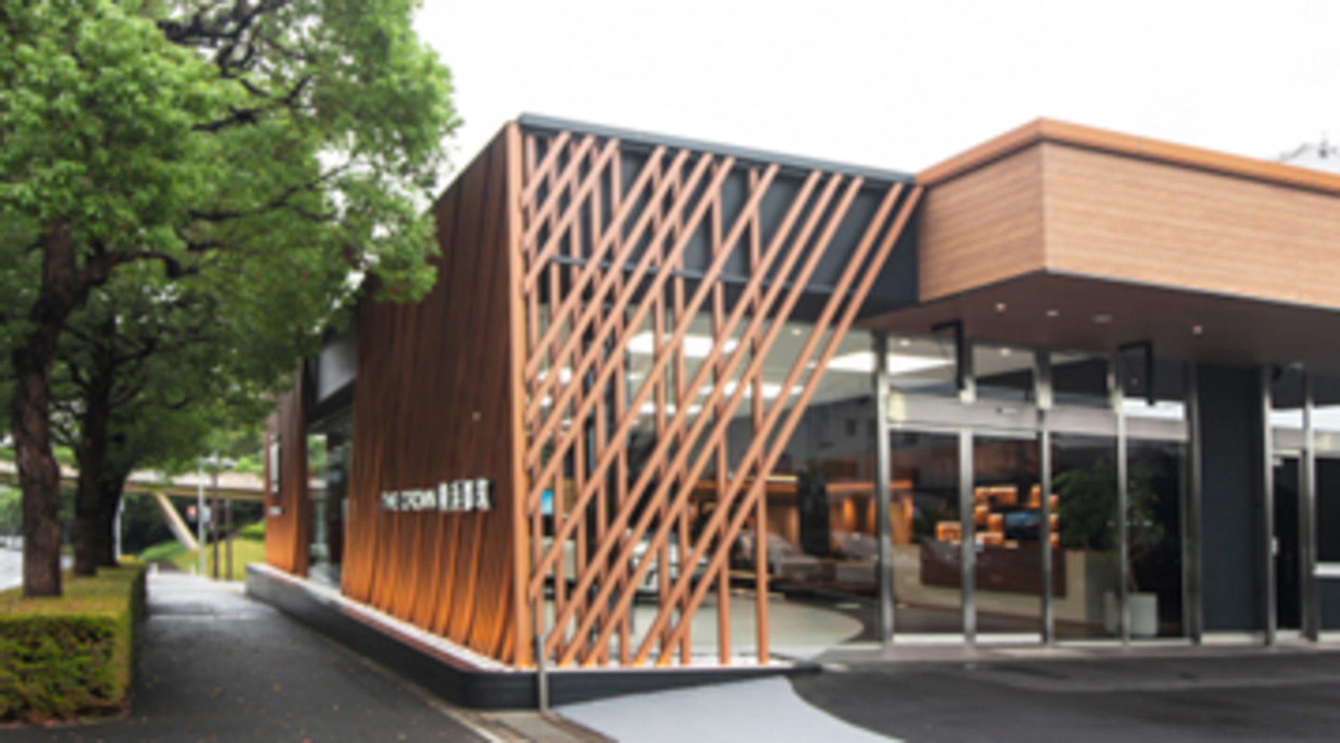 THE CROWN 横浜都筑