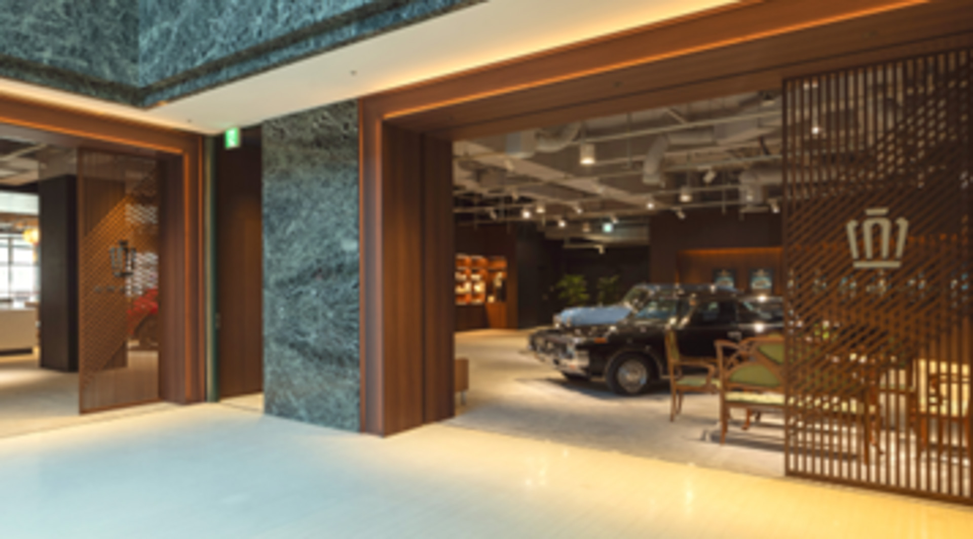 THE CROWN 福岡天神