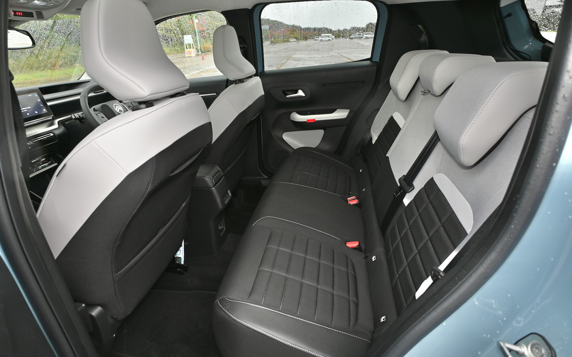 往年の座り心地を彷彿させる、アドバンストコンフォートシートを採用したインテリア