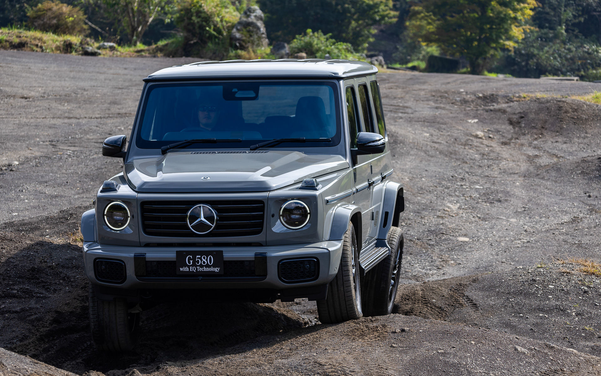 メルセデス・ベンツ初の「4輪独立式モーター」によって卓越した悪路走破性を確保