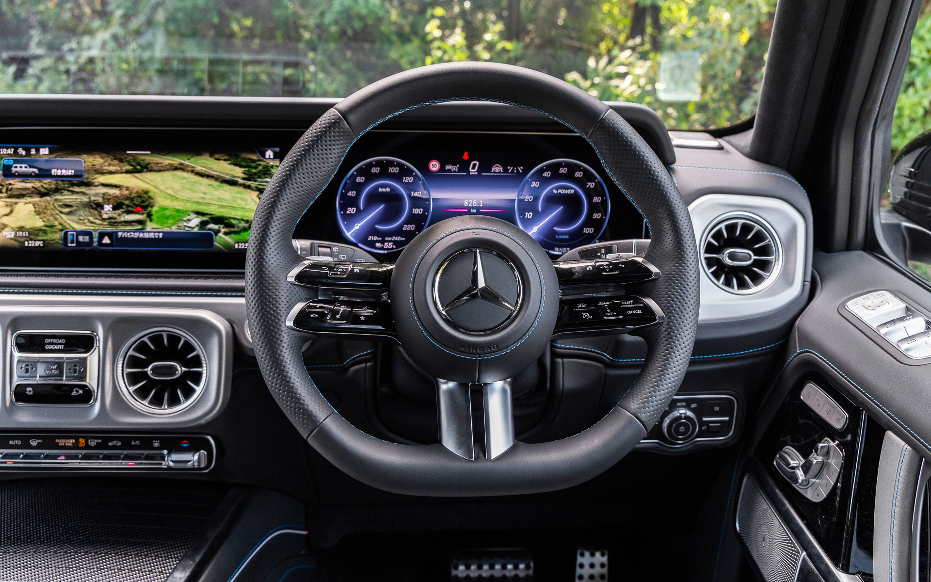 ナッパレザーの本革ステアリングはステアリングヒーターも標準装備