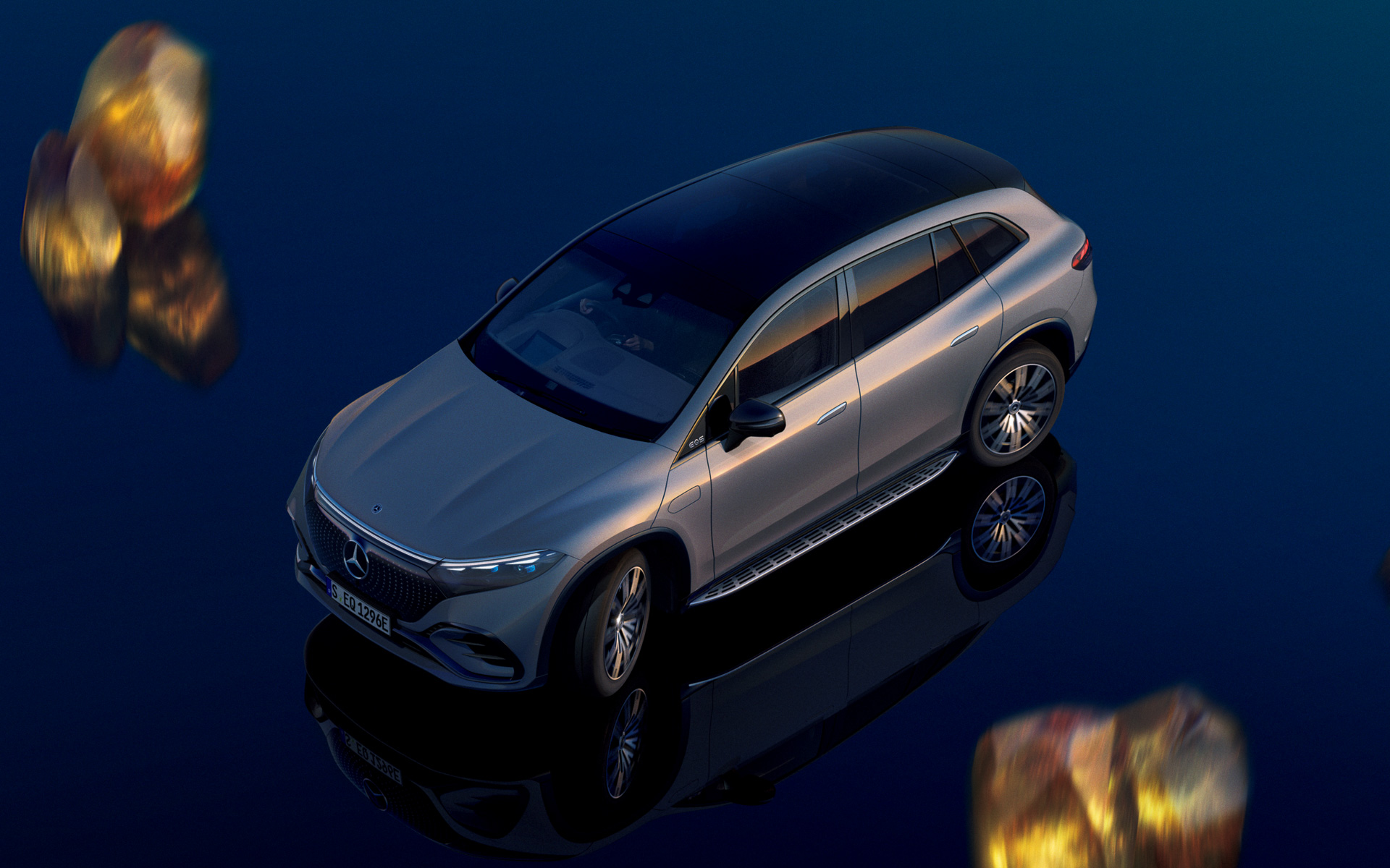 「EQS 450 4MATIC SUV」のボディサイズは5130×2035×1725mm（全長×全幅×全高）、ホイールベースは3210mm。「EQS 580 4MATIC SUV Sports」は全長が5135mmとなる