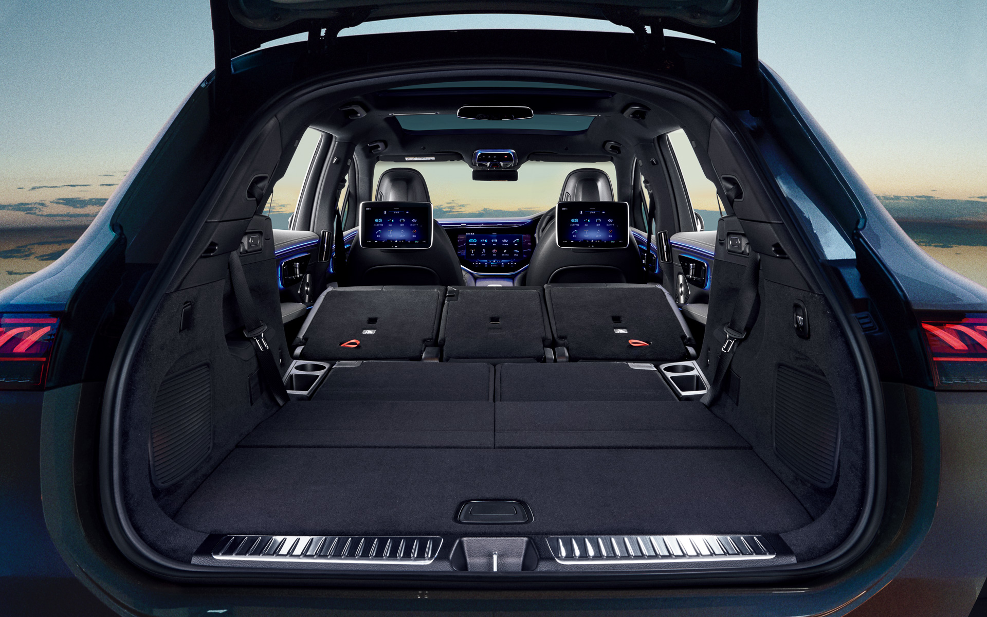 シートアレンジを活用して広大なラゲージスペースを作り出すことも可能となっている