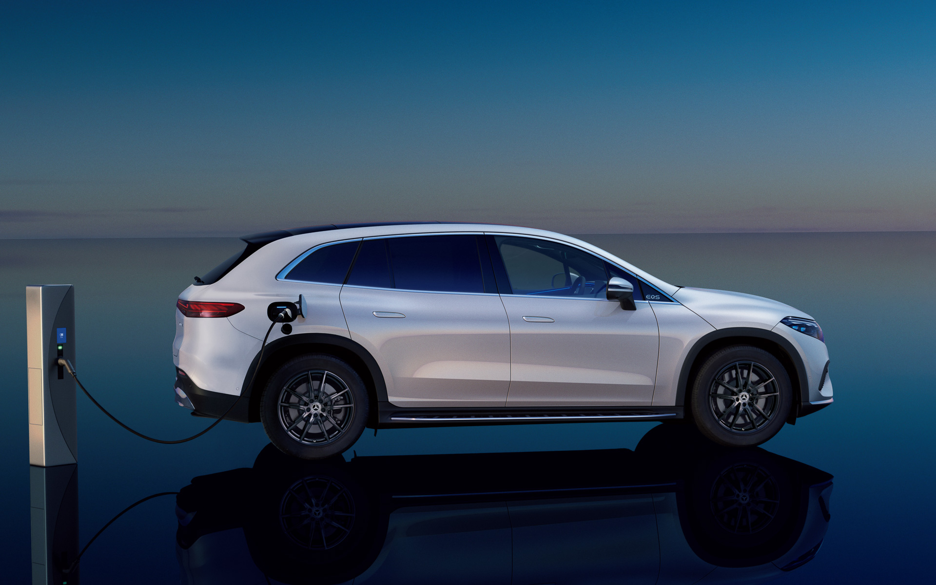 一充電走行距離（WLTCモード）は最大692km