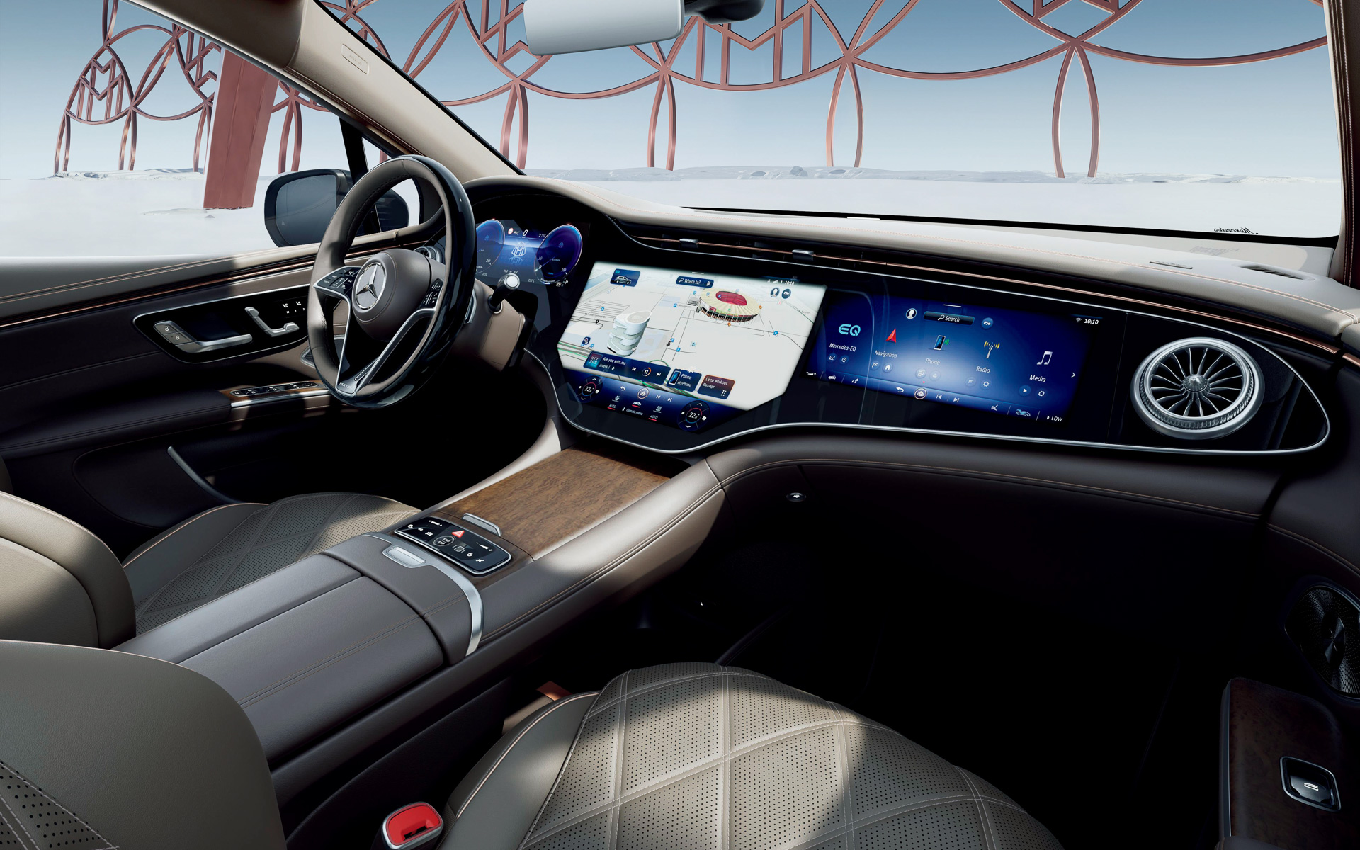 Mercedes-Maybach EQS 680 SUVのインテリア。内装色は「バラオブラウン/エスプレッソブラウン」