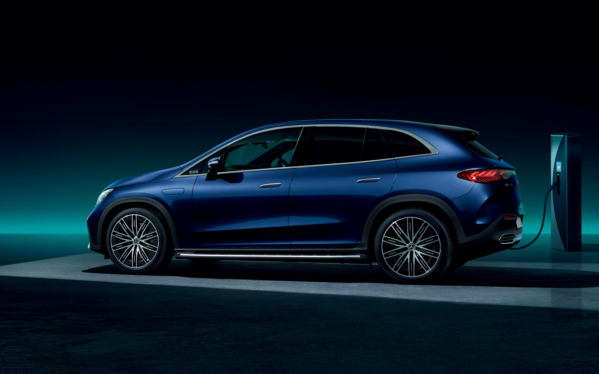 「EQE 350 4MATIC SUV」のボディサイズは4870×1920×1670mm（全長×全幅×全高）、ホイールベースは3030mm