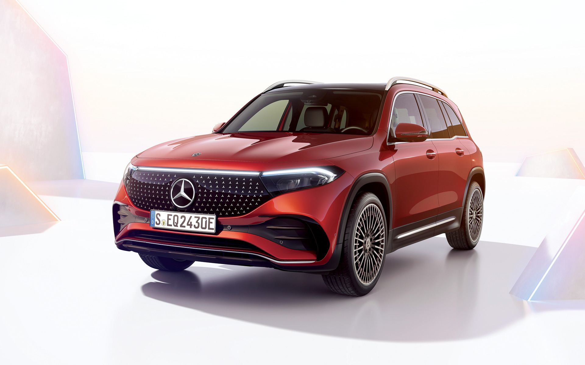 「EQB 250＋」の外観。ボディカラーは有償色の「MANUFAKTUR パタゴニアレッド」