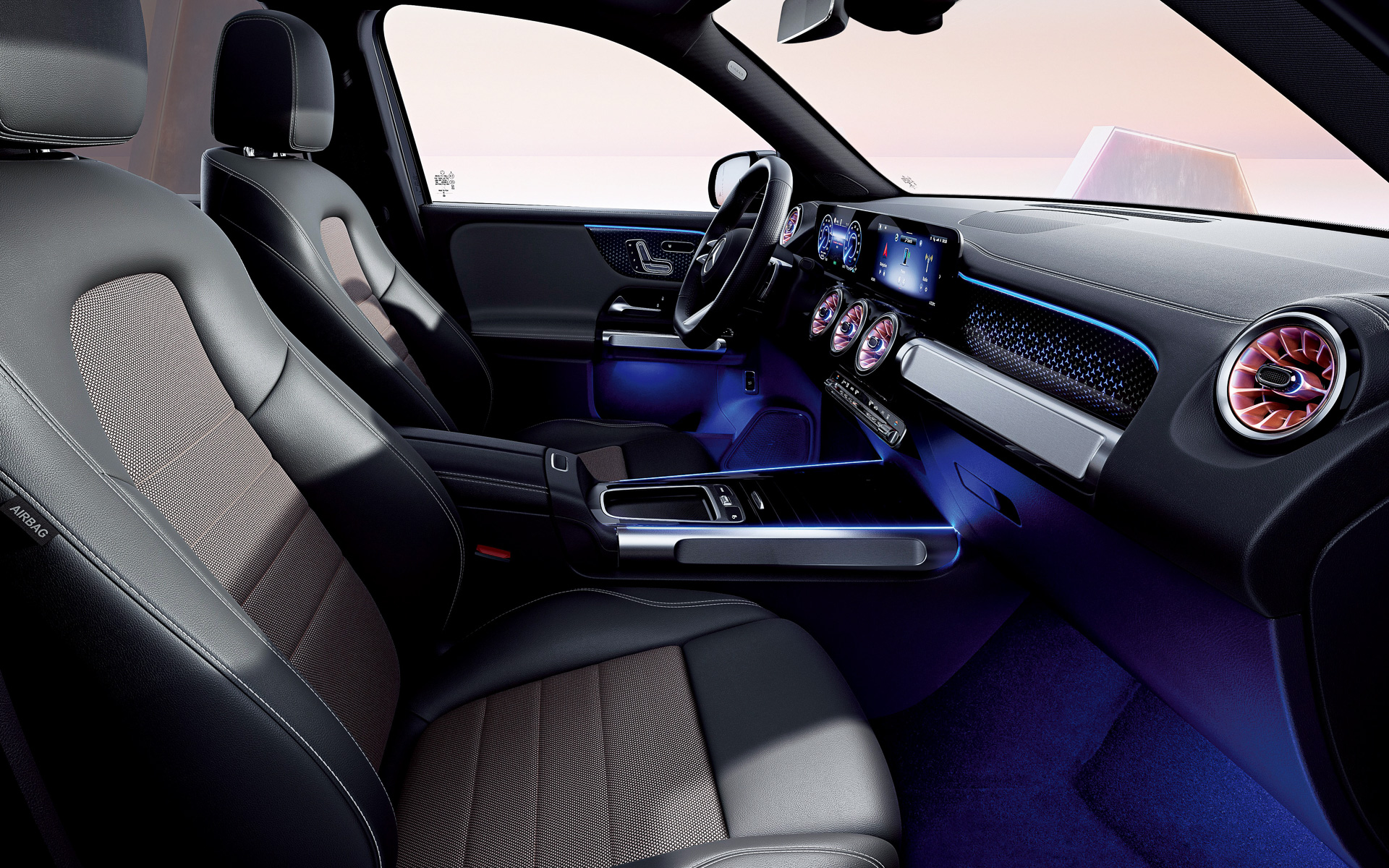 標準仕様となる「エレクトリックアートライン」のインテリア。メーターパネルの「デジタルコックピットディスプレイ」、センターコンソールの「10.25インチメディアディスプレイ」は全車標準装備