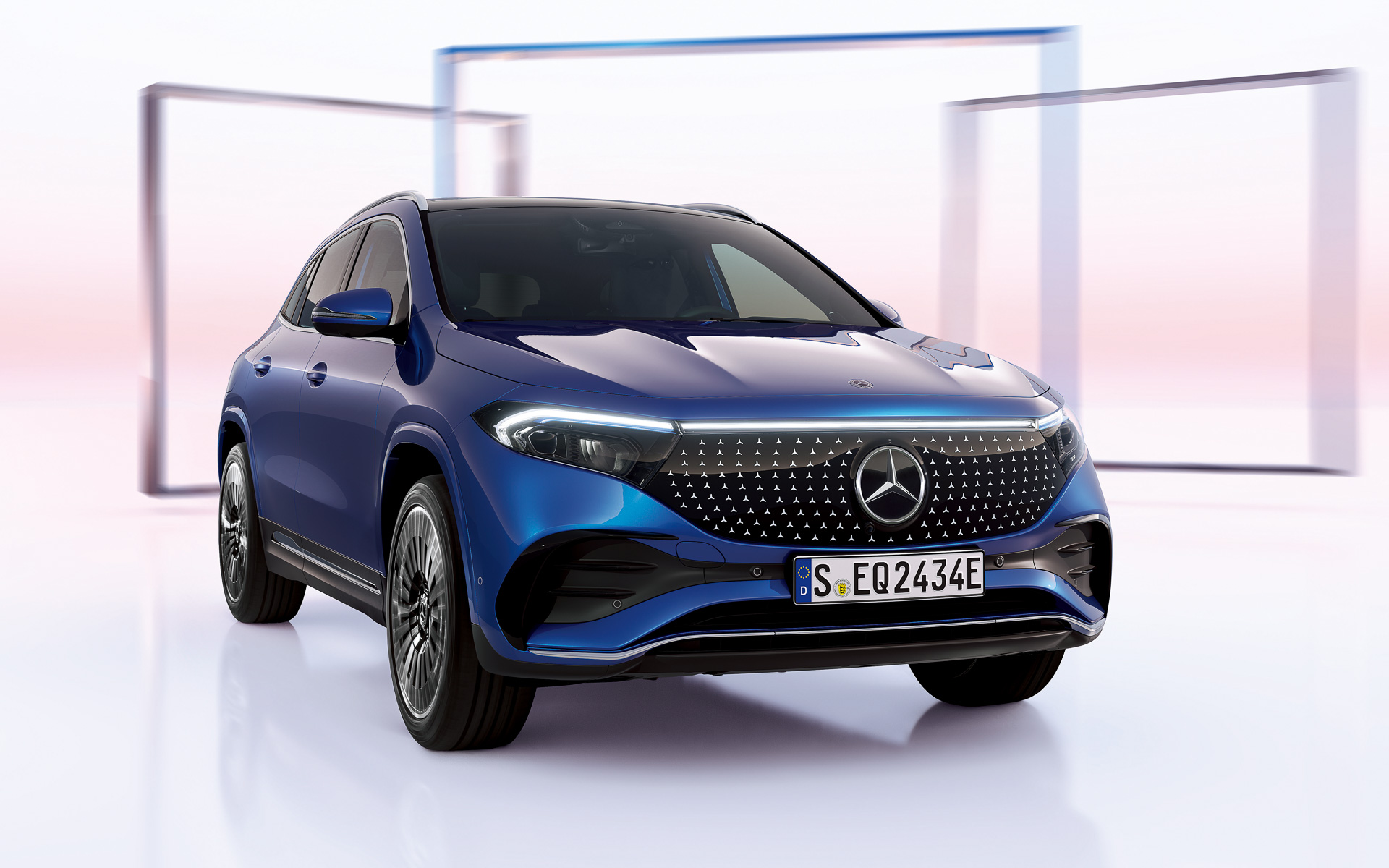 搭載する「EM0026型」モーターは最高出力140kW（190PS）/3550-7000rpm、最大トルク385Nm/0-3550rpmを発生。一充電走行距離（WLTCモード）は591km