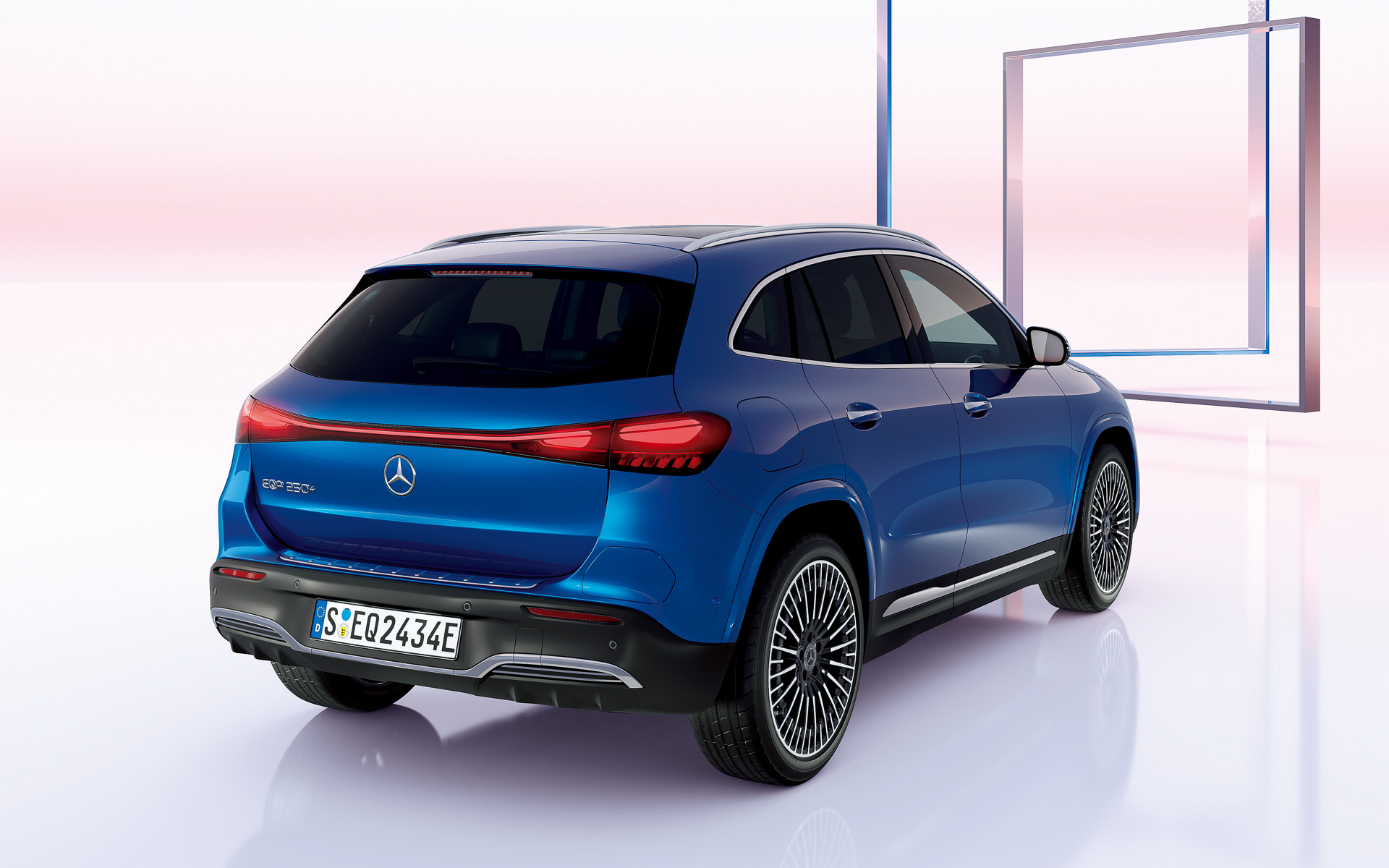 ボディカラーは写真の「スペクトラルブルー」（有償色）など7色から選択可能