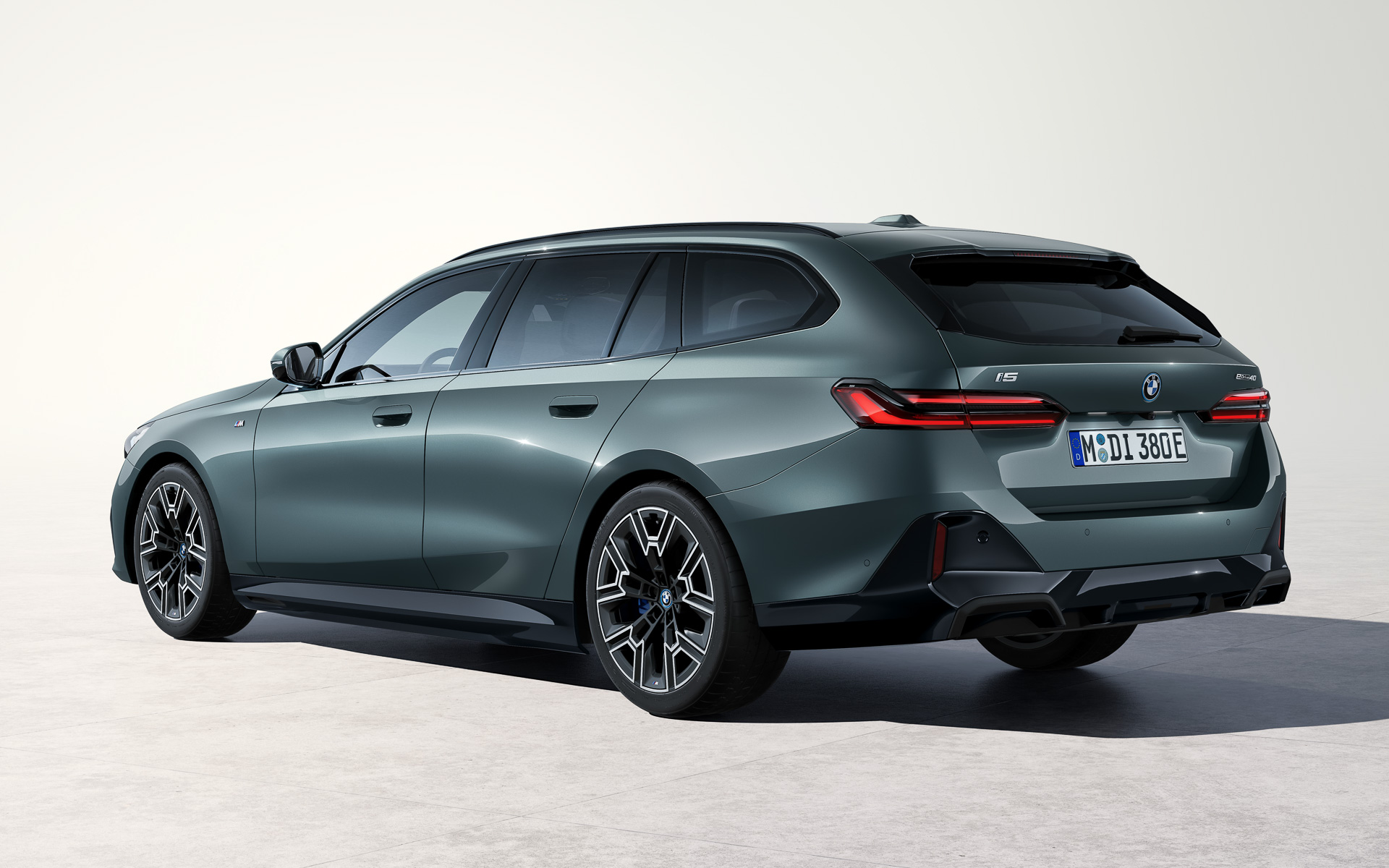 「i5 ツーリング eDrive40」