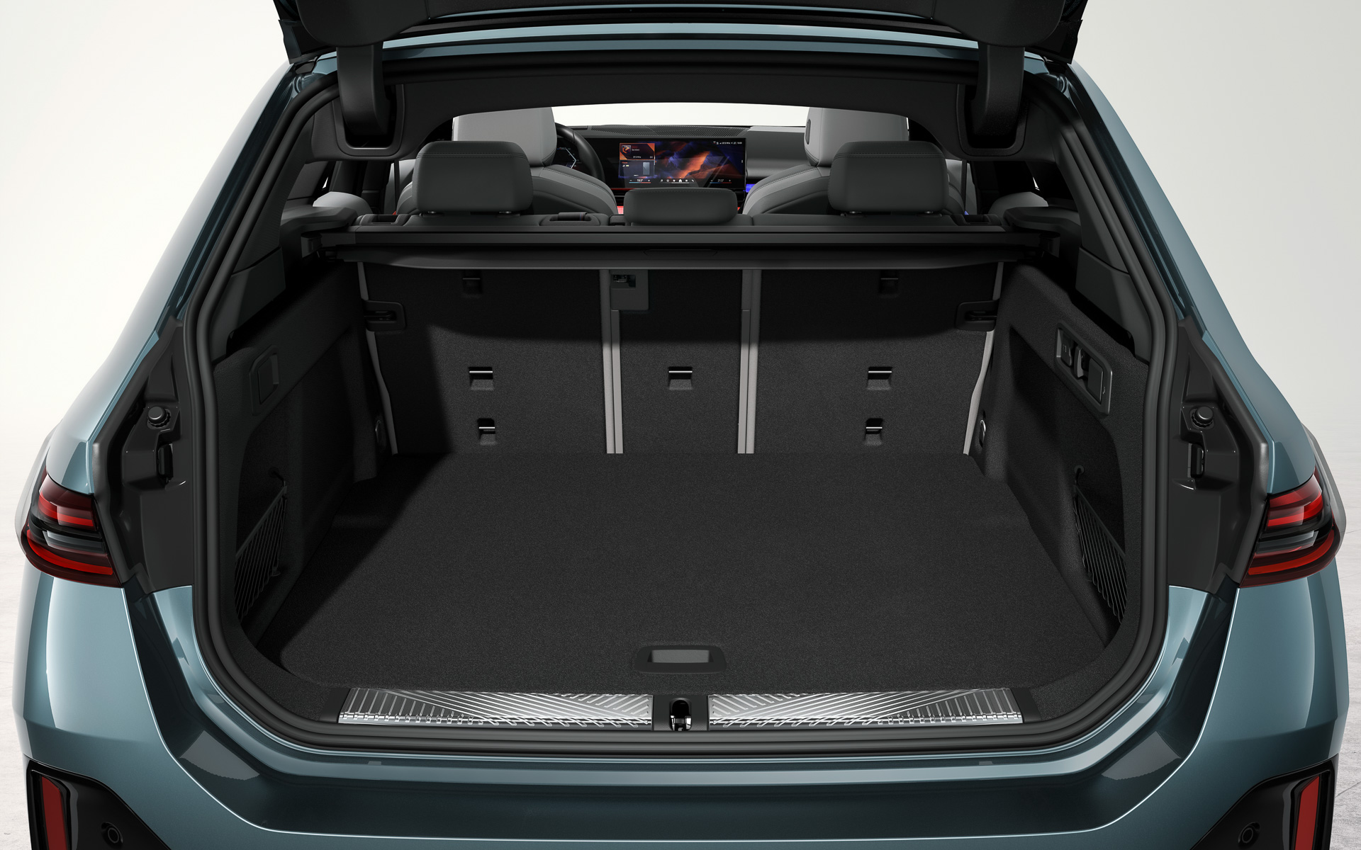 i5 ツーリングのラゲッジスペース容量は570～1700L