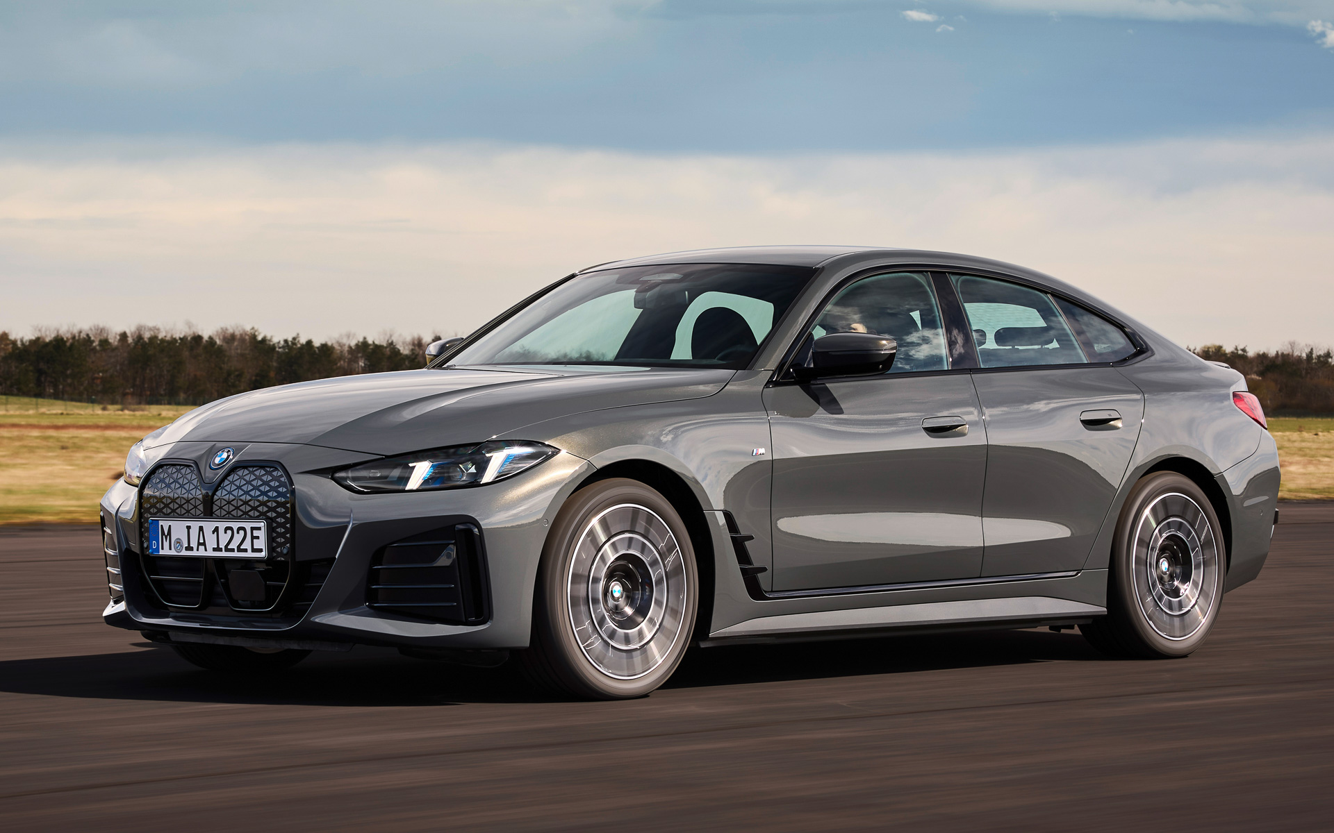 4ドアクーペ「4シリーズ グラン クーペ」の走行性能を継承。eDrive40 M Sportの一充電走行距離（WLTCモード）は595km