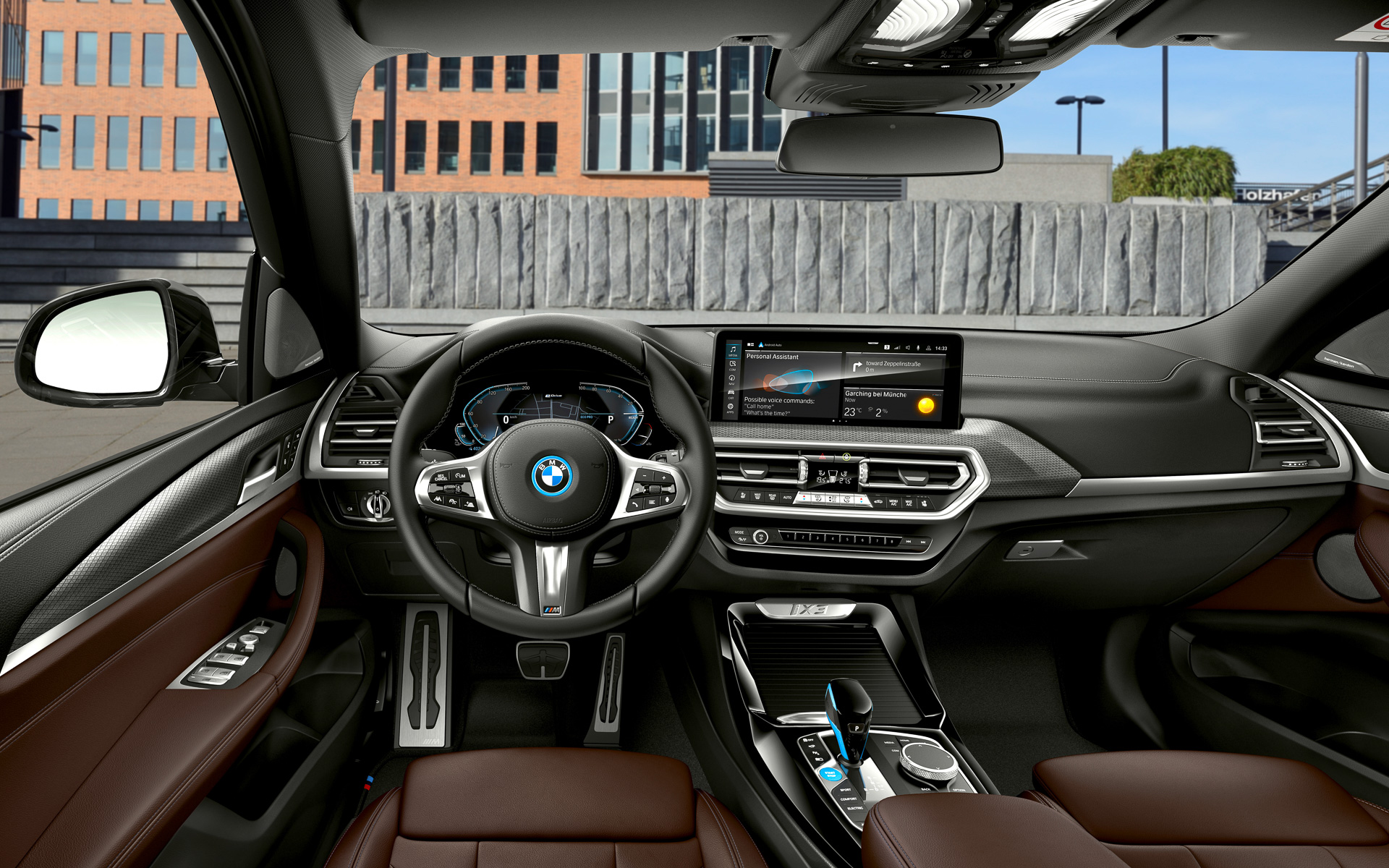 インテリアではスタート/ストップボタン、シフトセレクターの一部などがブルーになっている