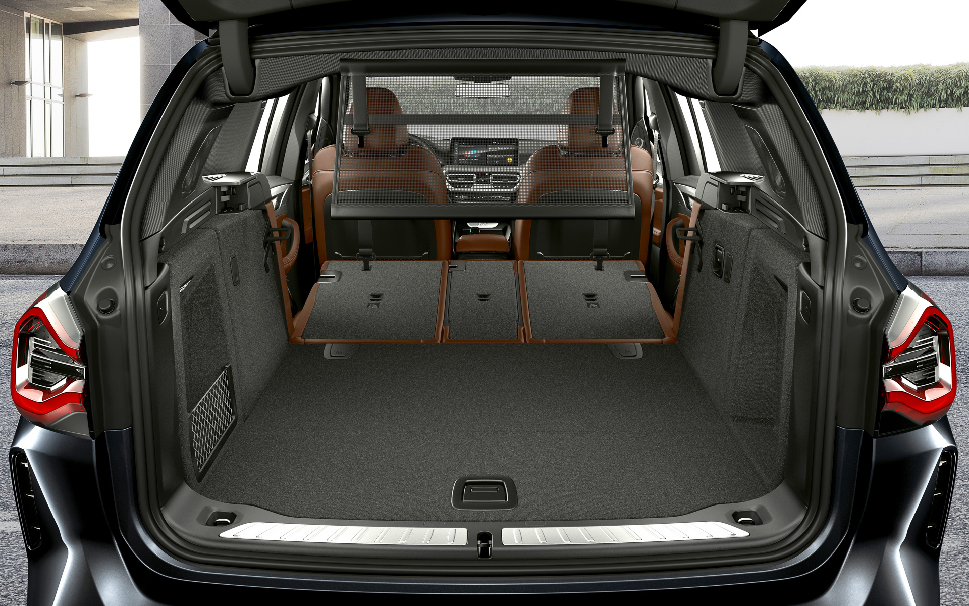 リアシートを前方に倒すことでラゲッジスペース容量を基本の510Lから1560Lまで拡大可能