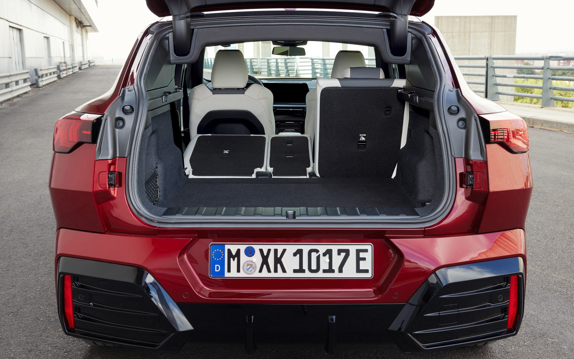 リアシートは40：20：40分割可倒タイプ