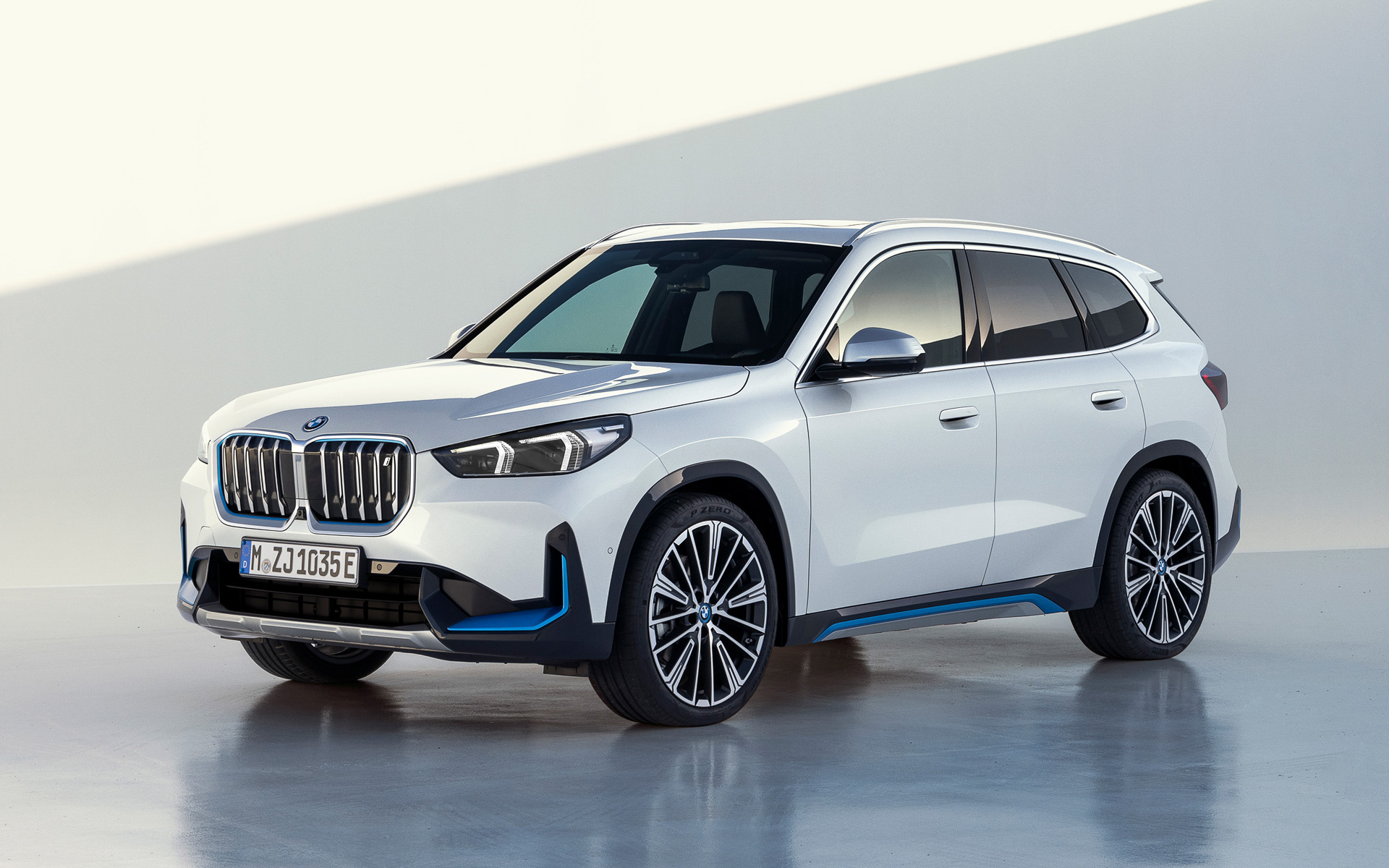 BMW「iX1」