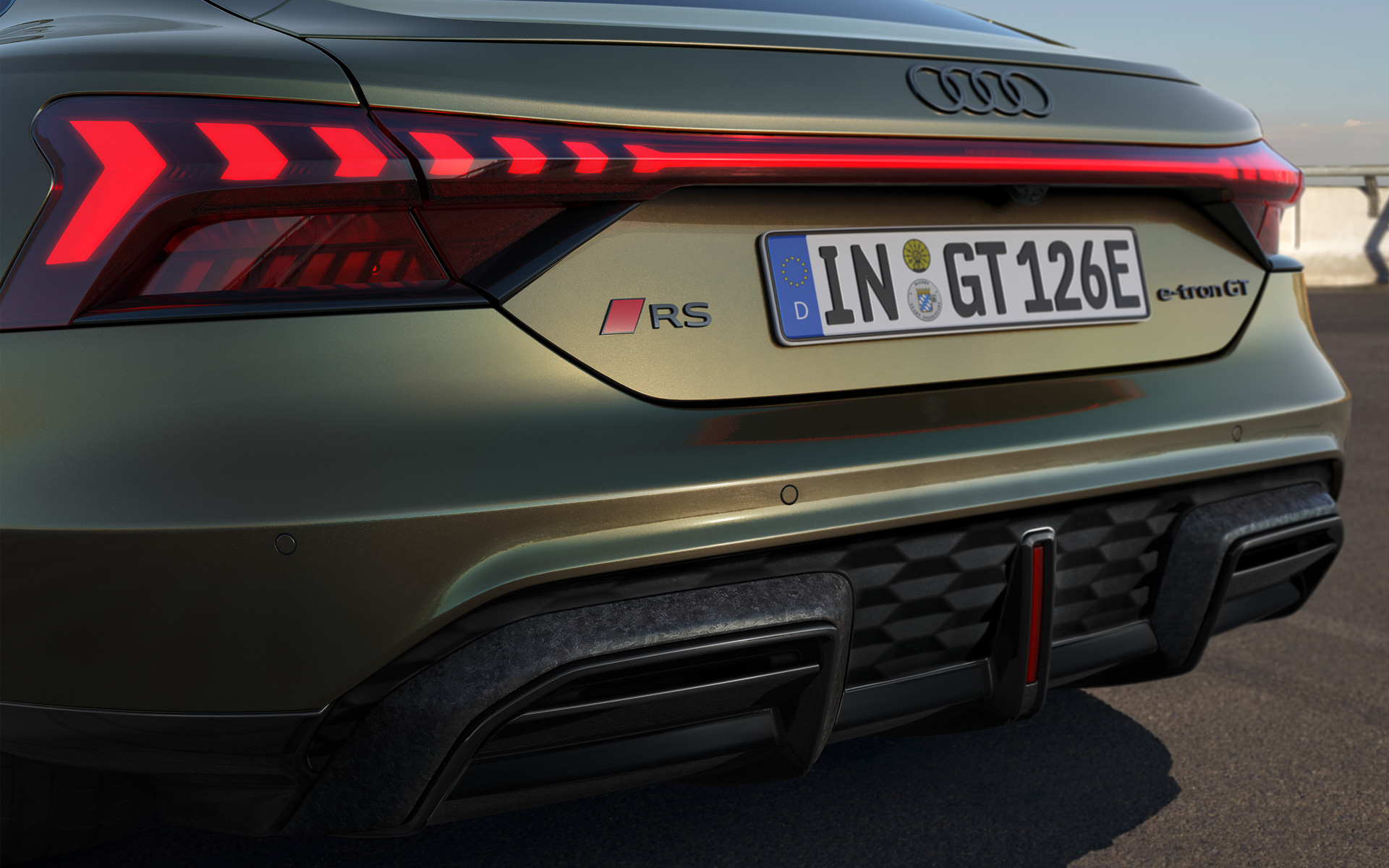 RS e-tron GT performanceはモータースポーツからフィードバックした流線型ディフューザーを採用