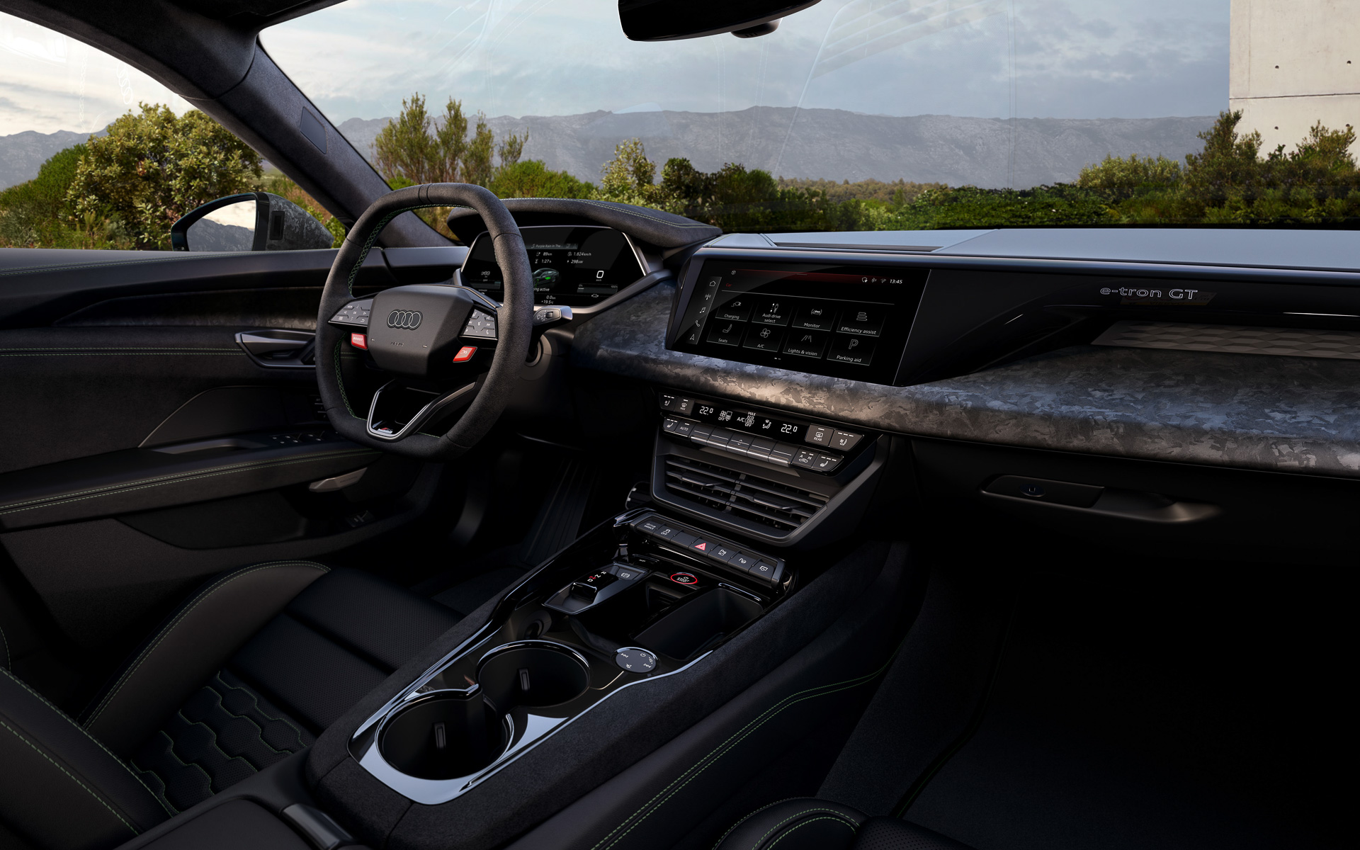 インテリア素材にリサイクル材などを多用して環境負荷を低減。RS e-tron GT performanceのステアリングには「Boostボタン」と「RSボタン」を追加