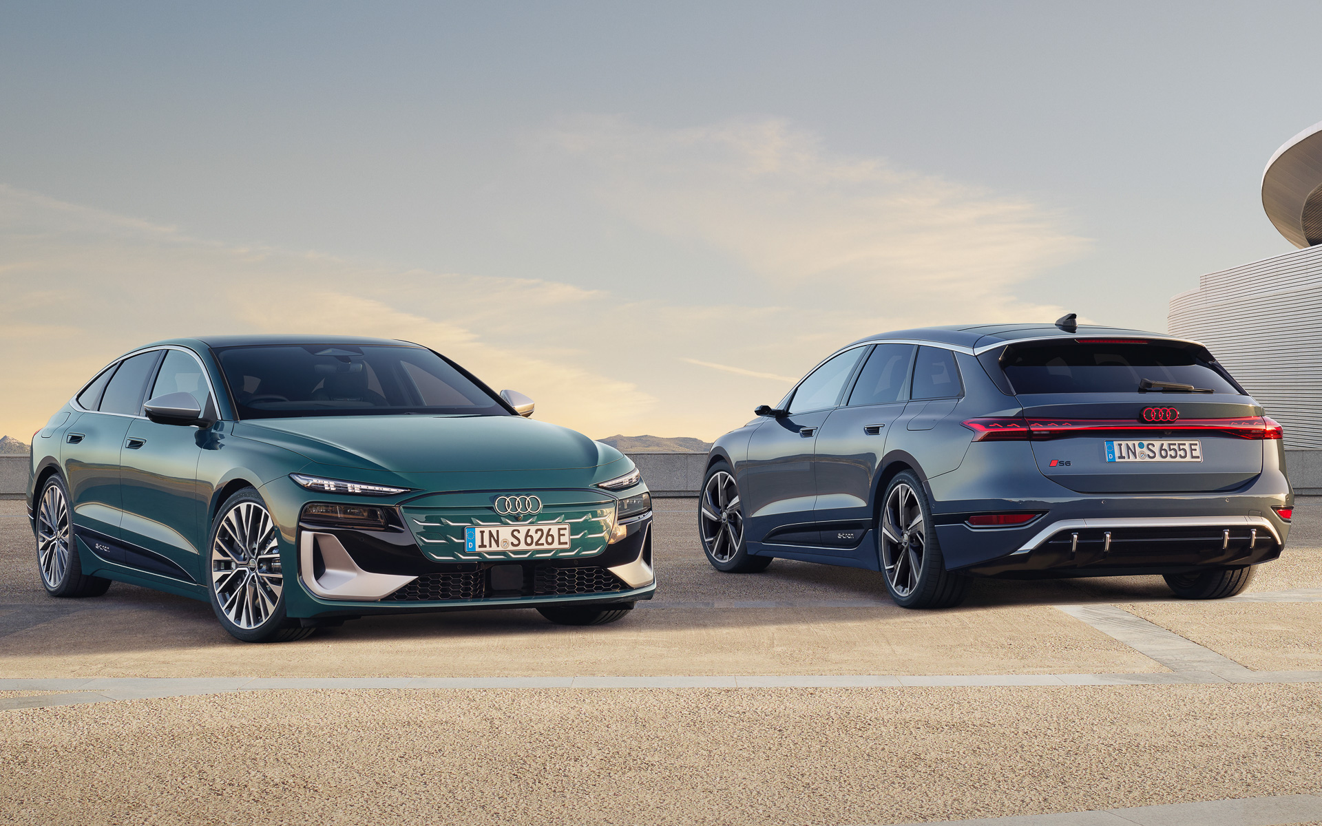 アウディ「S6 Sportback e-tron」（左）、「S6 Avant e-tron」（右）