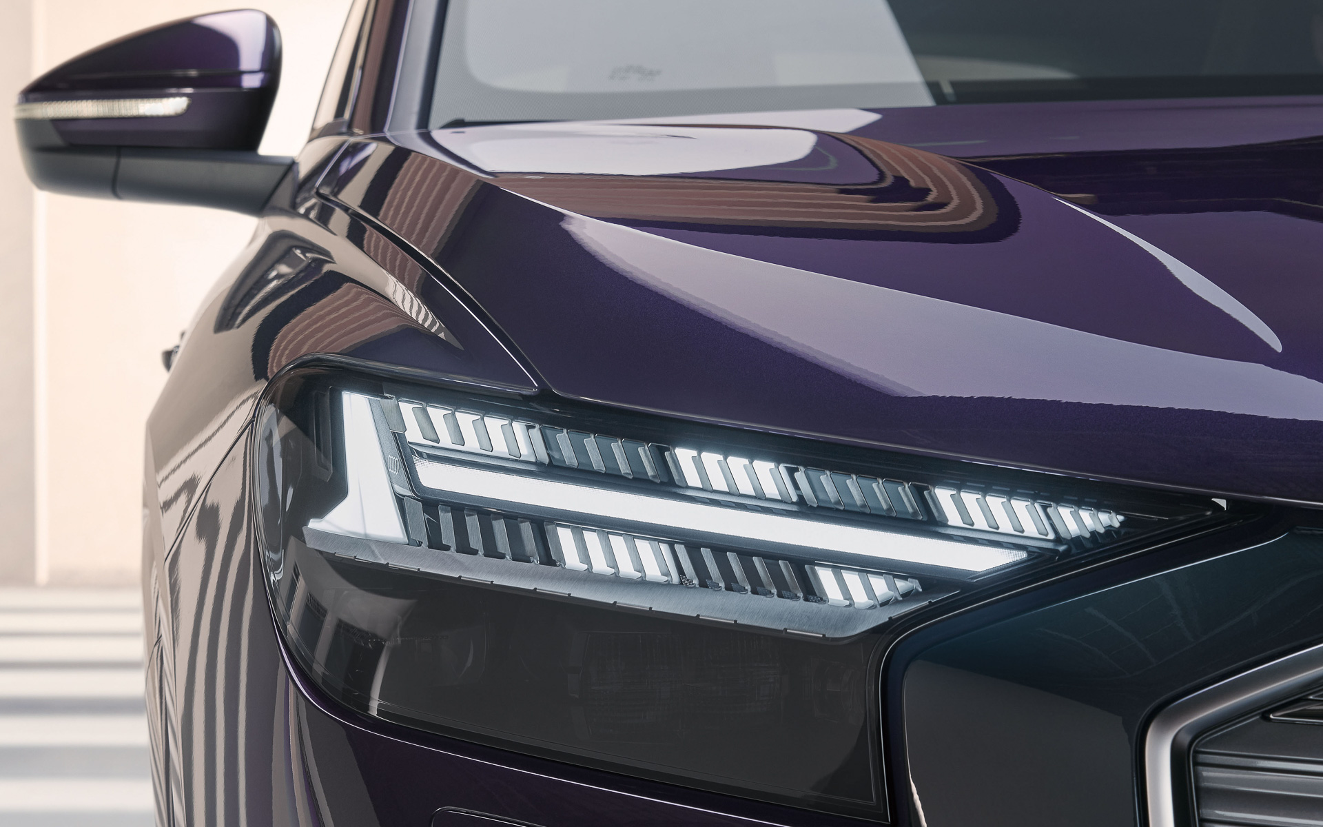 「デジタルデイタイムランニングライト」は発光パターンを4つのデザインから選択できる機能を量産車として世界初搭載