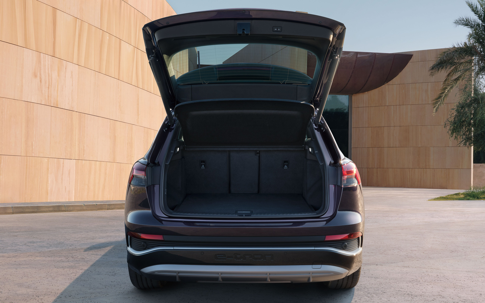 ラゲッジスペース容量（VDA値）はQ4 e-tronが520L、Q4 Sportback e-tronが535L