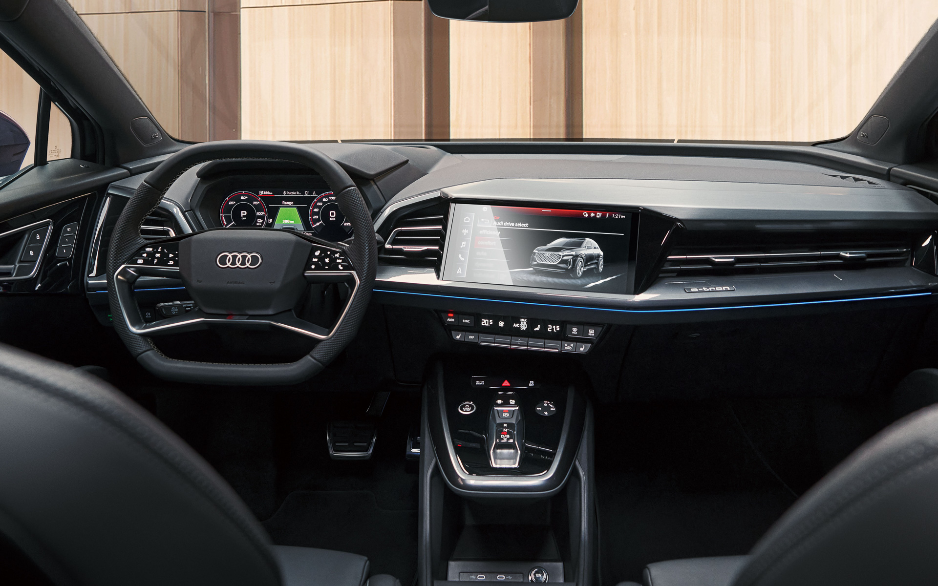 センタークラスターをドライバーに向けたドライバーオリエンテッドなインテリア