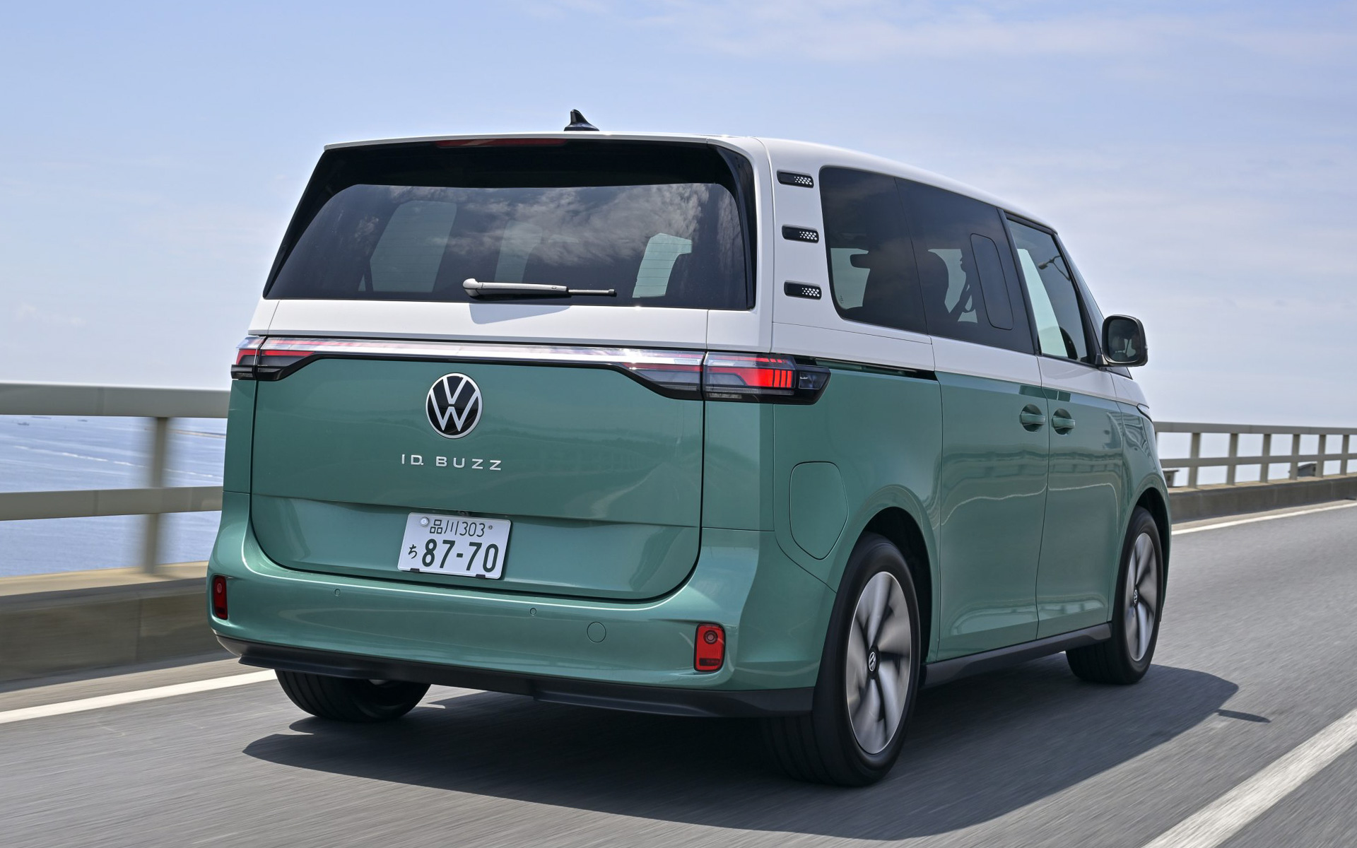 一充電走行距離（WLTCモード）はNWBが524km、LWBが554km