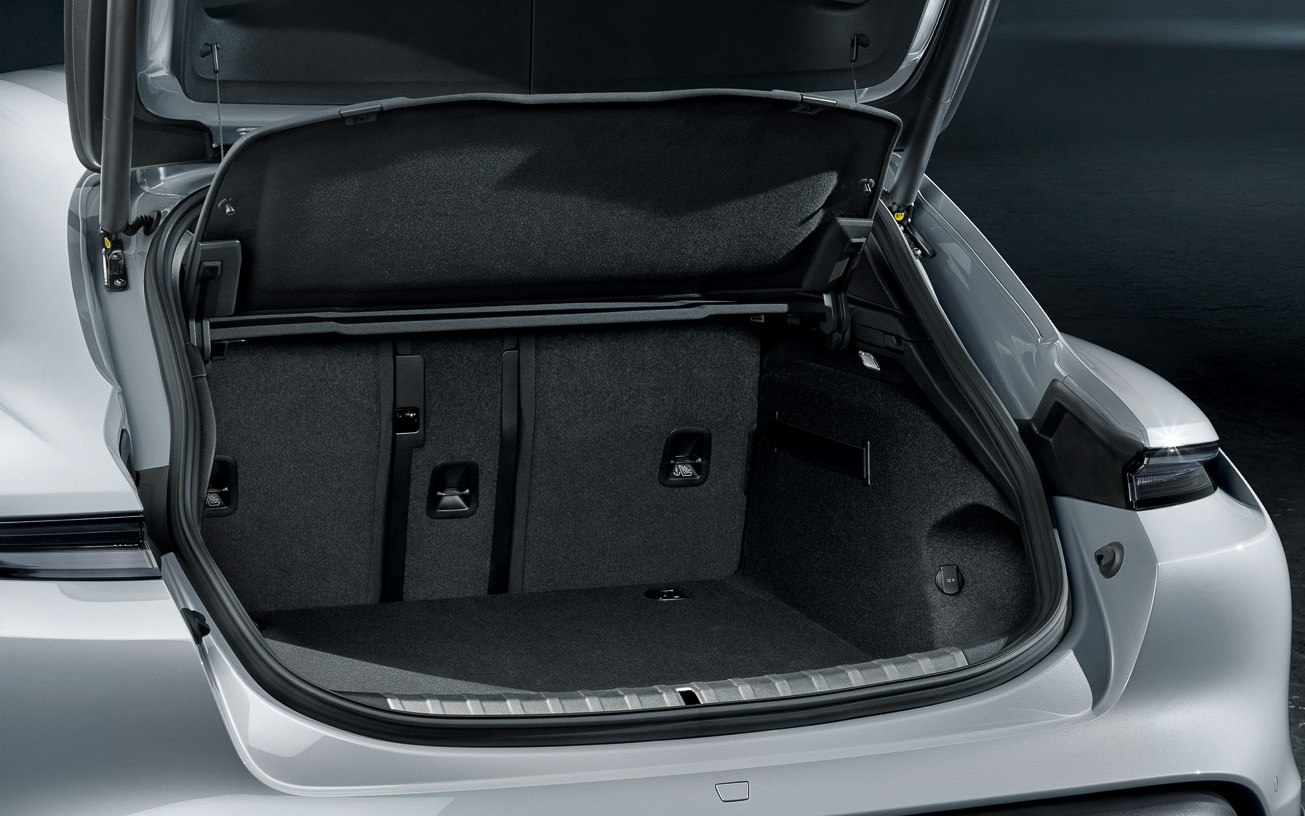 タイカン クロスツーリスモのラゲッジスペース容量は405～446L