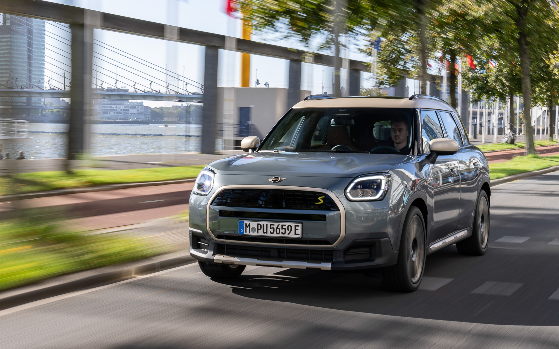 MINI カントリーマン SE ALL4の一充電走行距離（WLTCモード）は451km