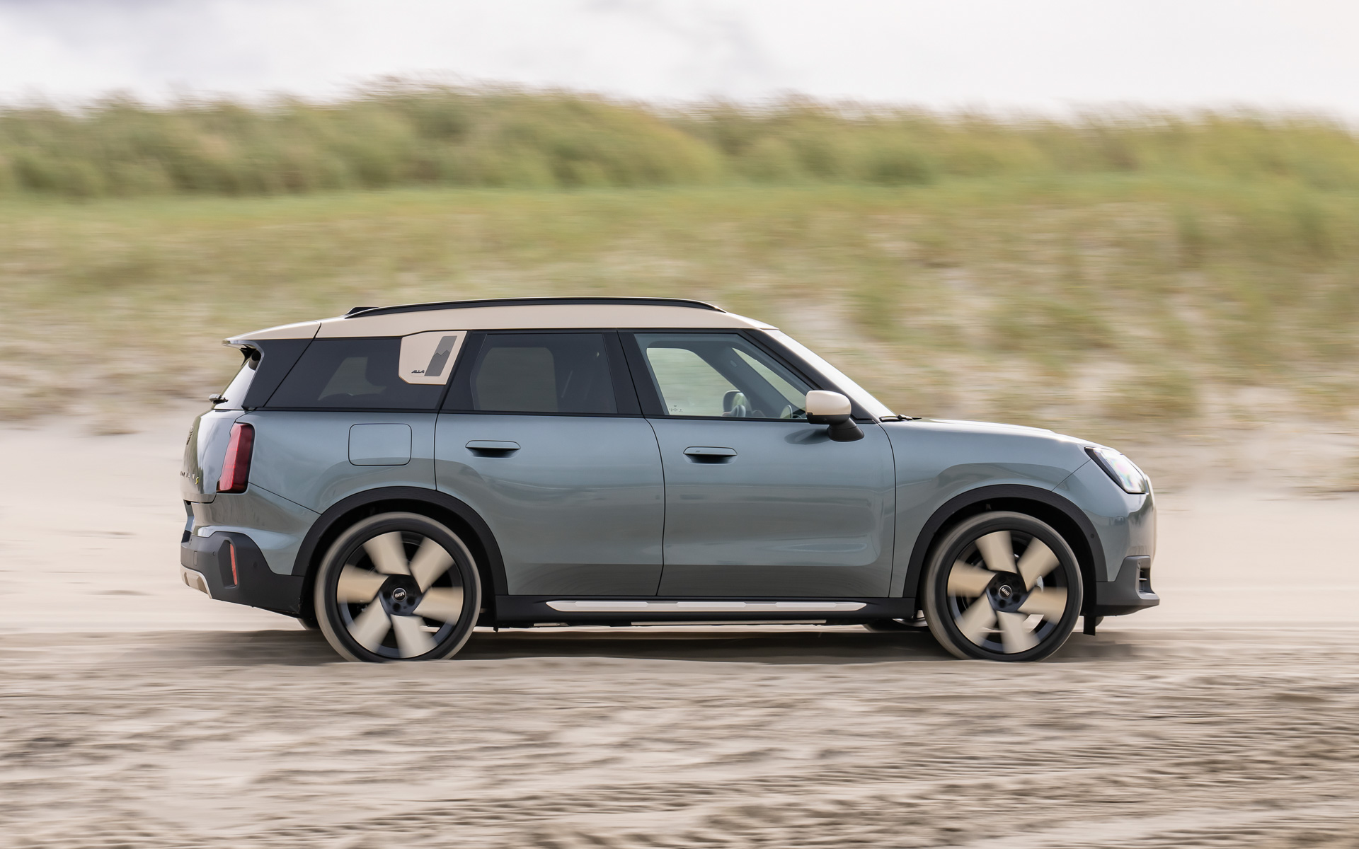 MINIモデルのBEVで唯一4WDをラインアップする