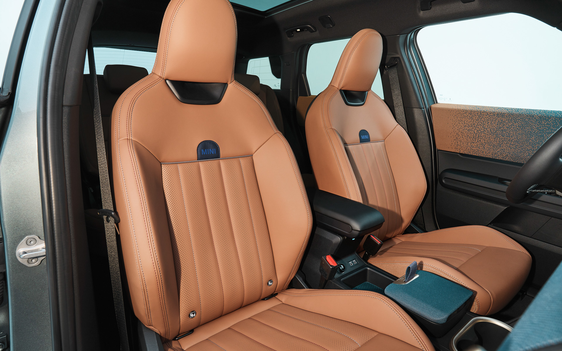 シートカラーは写真の「ビンテージ・ブラウン」など6種類を設定