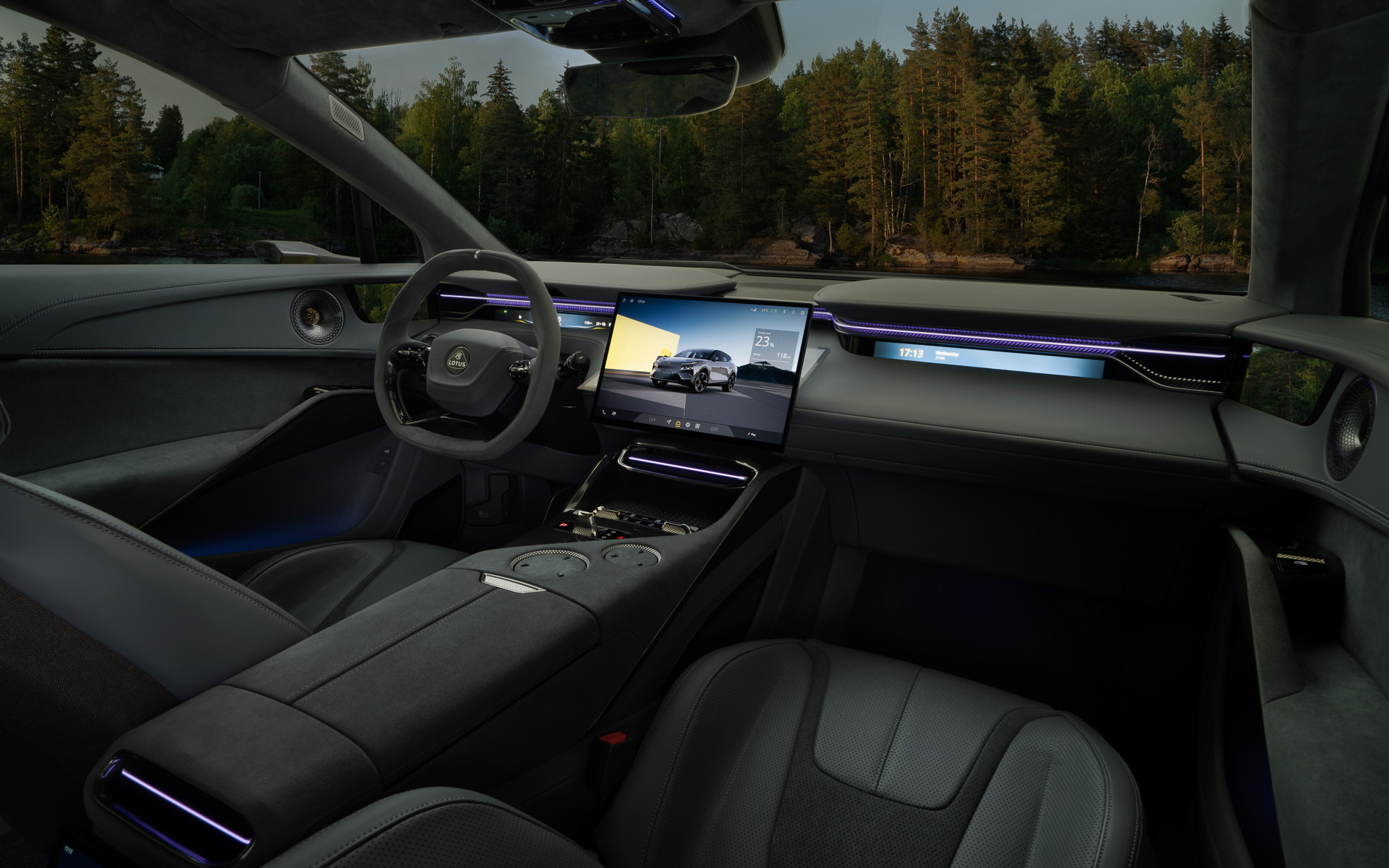 運転席前方に「12.6インチ デジタルドライバーディスプレイ」、助手席前方に「12.6インチ パッセンジャーディスプレイ」を全車標準装備