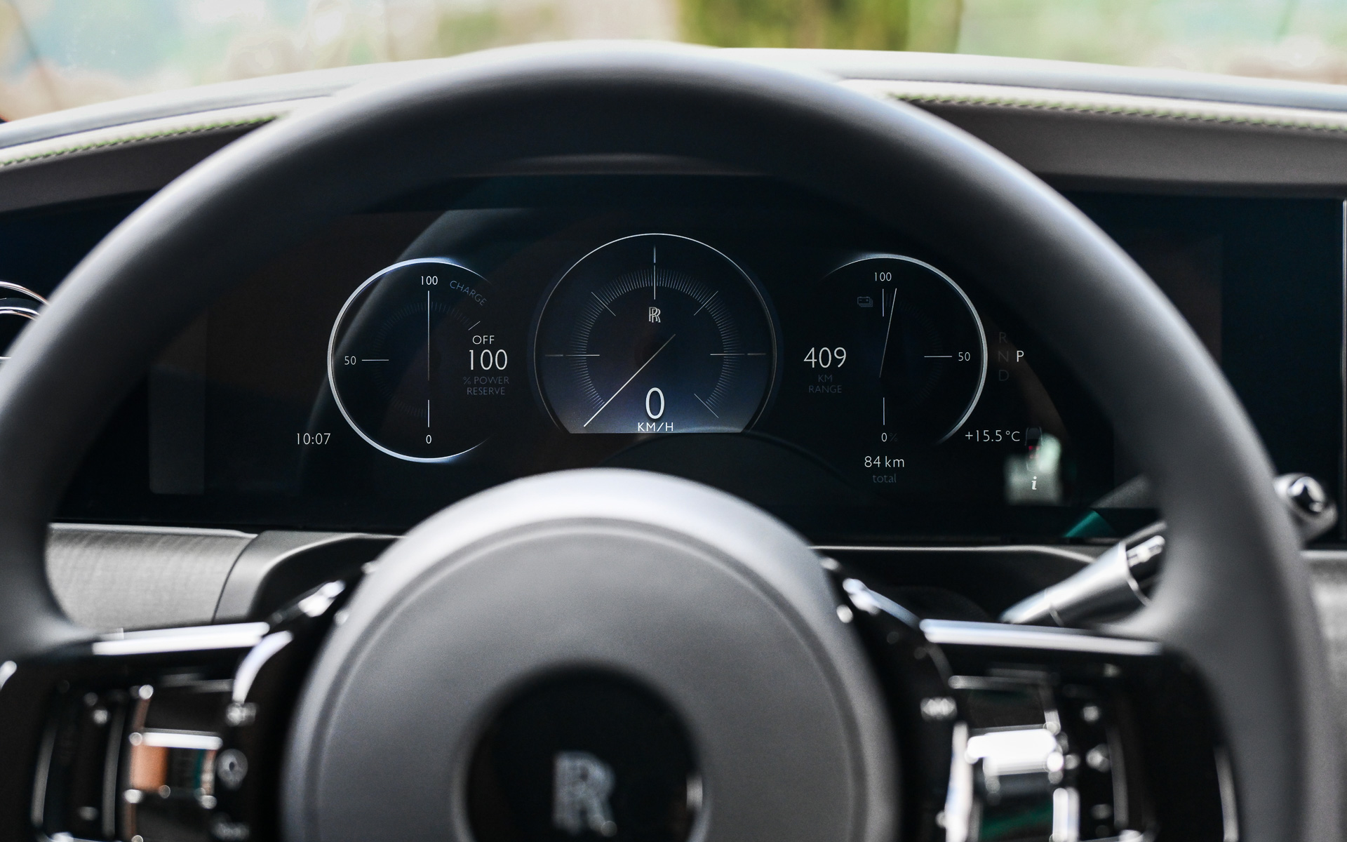 フルデジタルメーターの「ビスポーク・インストルメント・ディスプレイ」をロールス・ロイスモデルで初採用