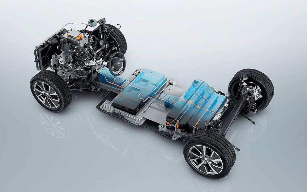 B/Cセグメント用プラットフォーム「CMP」を採用し、50kWhのリチウムイオンバッテリを前後シートやセンターコンソールなどの下に搭載