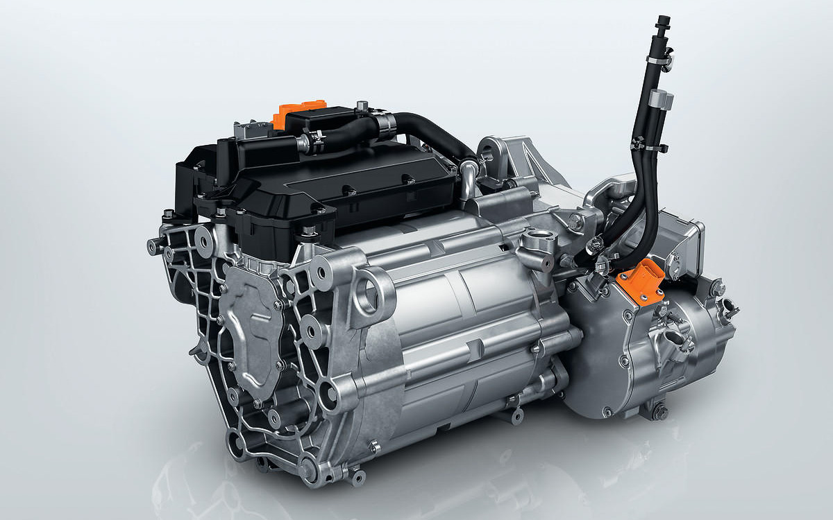 モーターは最高出力100kW（136PS）/5500rpm、最大トルク260Nm/300-3674rpmを発生