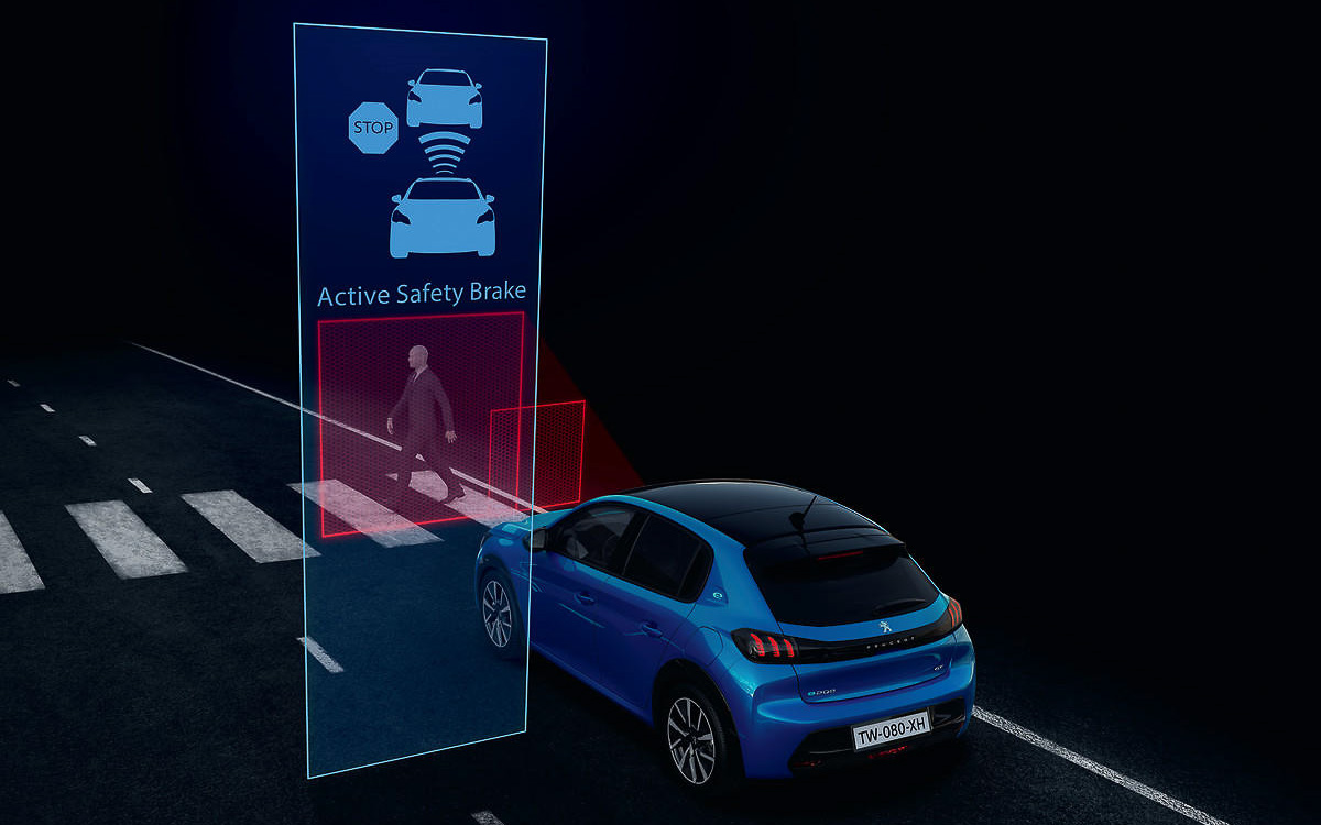 「アクティブセーフティブレーキ」の作動イメージ