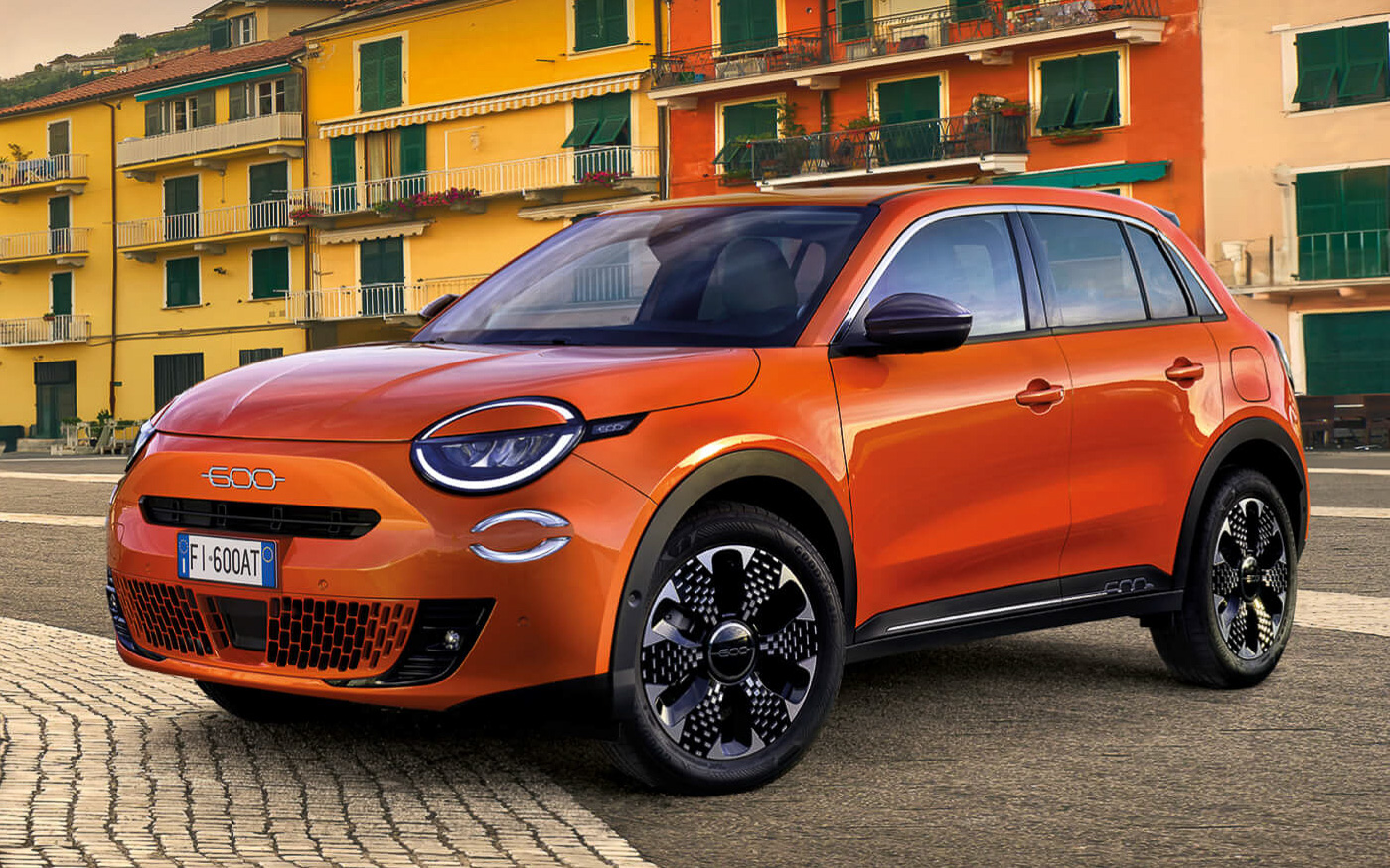 丸みのあるボディフォルムやLEDヘッドライトを採用して、初代「600」や「500」を連想させる外観デザインに仕上げた