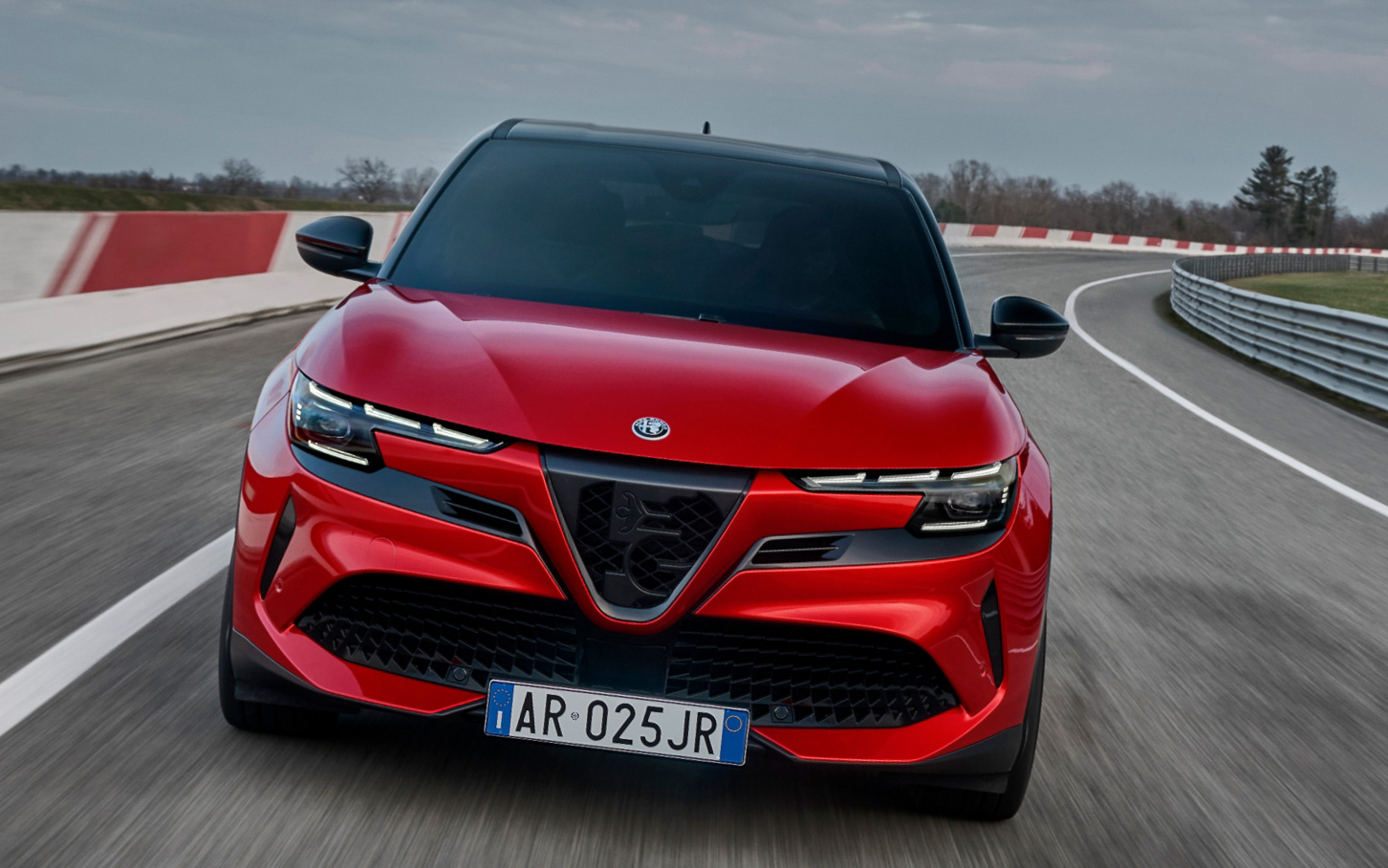 最高出力115kW（156PS）/4070-7500rpm、最大トルク270Nm/500-4060rpmを発生する「ZK02型」モーターがBEVならではの力強く滑らかな走りを実現