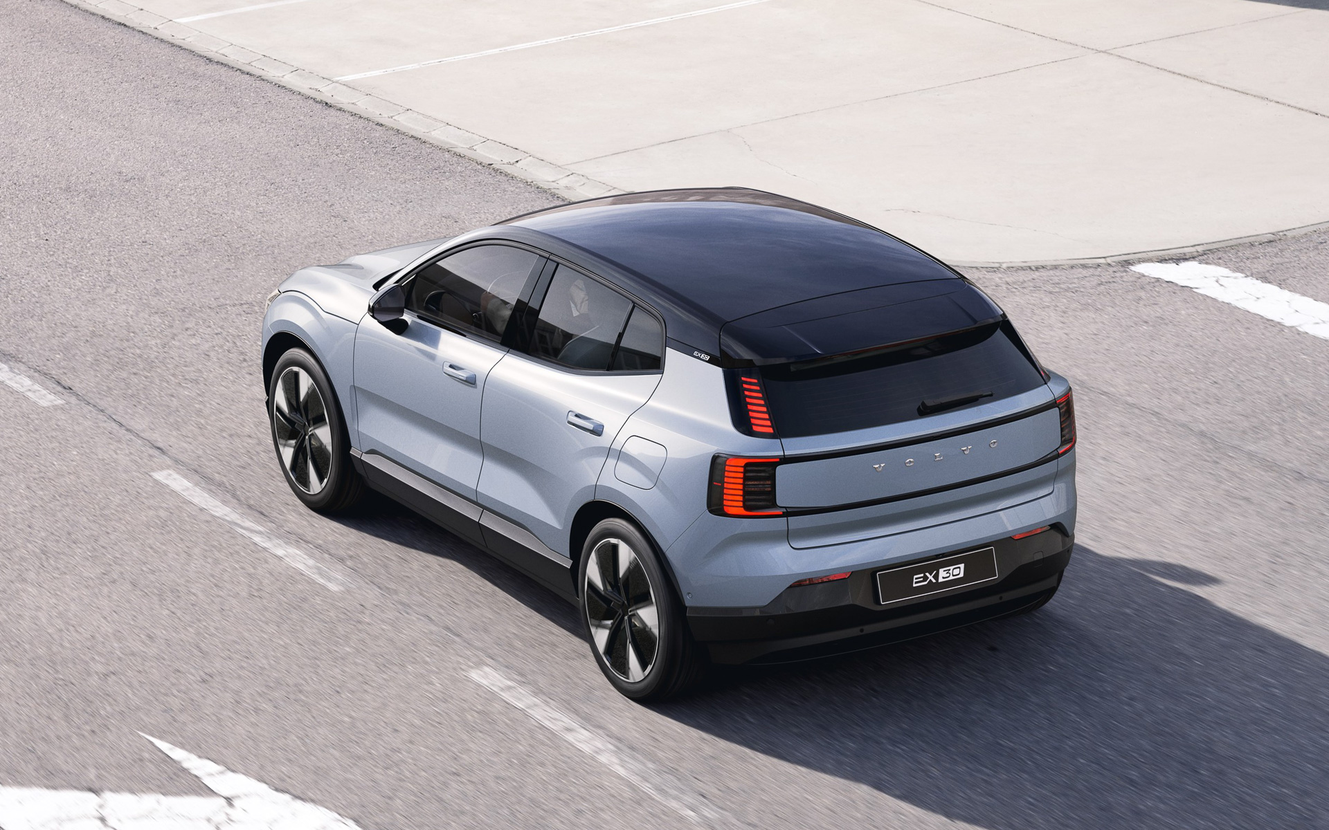 EX30のツインモーター仕様は0-100km/h加速を3.6秒で実現